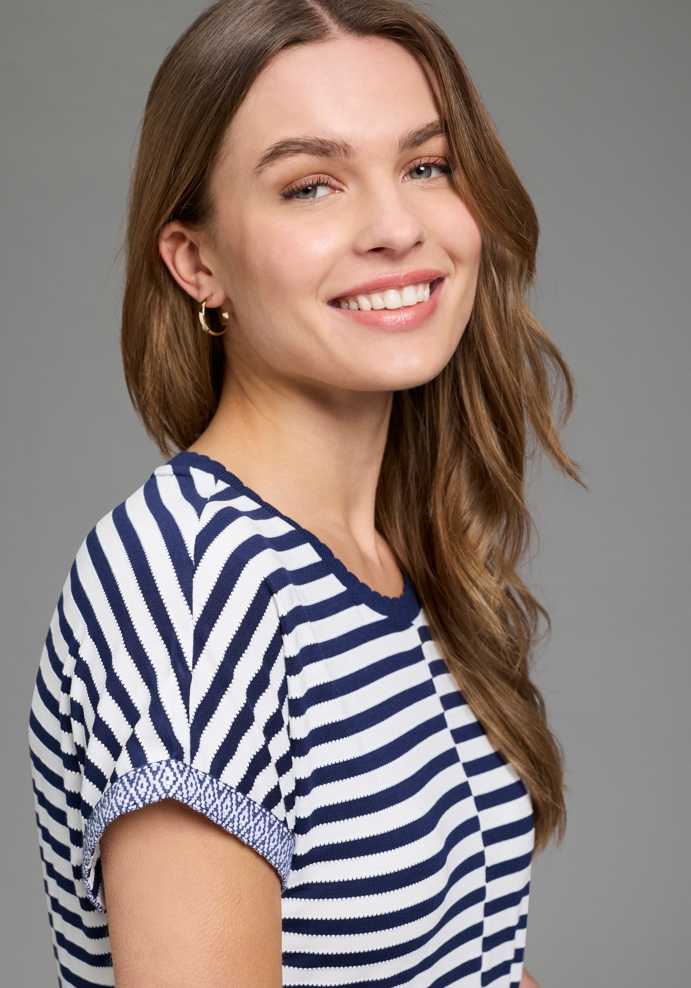 KangaROOS T-Shirt Kurzarmshirt, Rundhalsausschnitt, hüftlange Passform