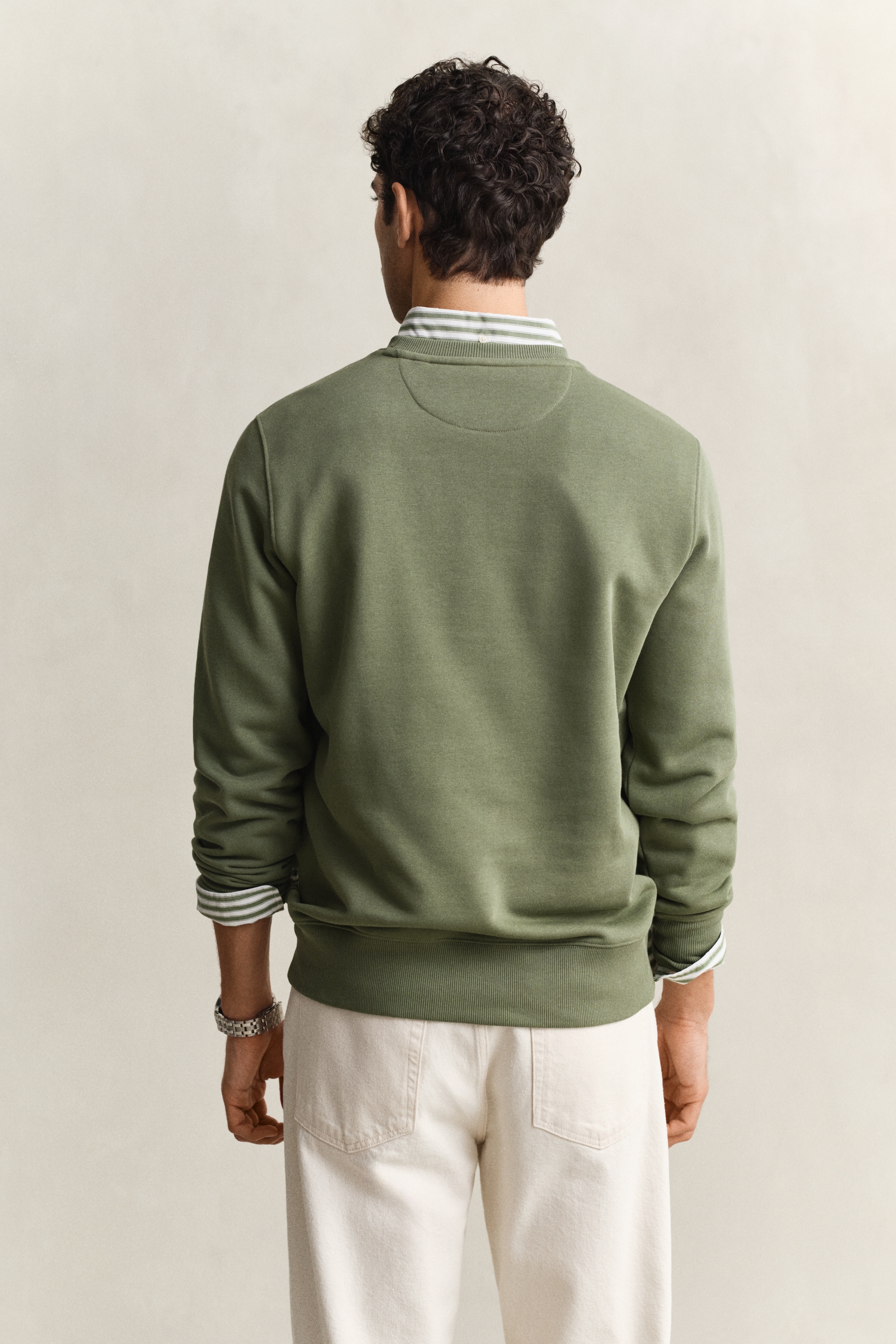 Gant Sweatshirt »REG SHIELD C-NECK SWEAT«, mit Logostickerei auf der Brust

