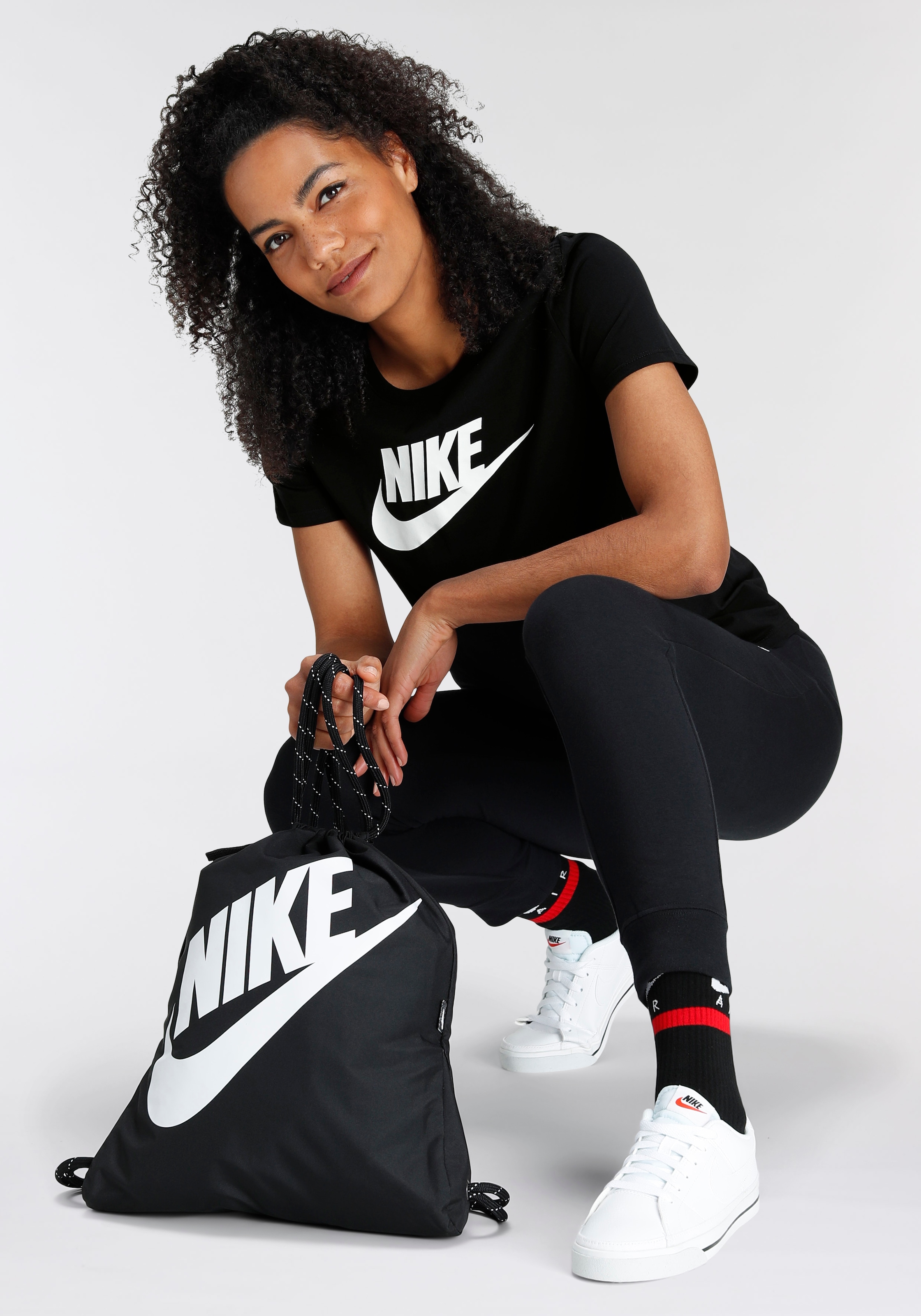Nike Sportswear T-Shirt »ESSENTIALS WOMEN'S LOGO T-SHIRT«, Basic Damen T-Shirt mit Logo