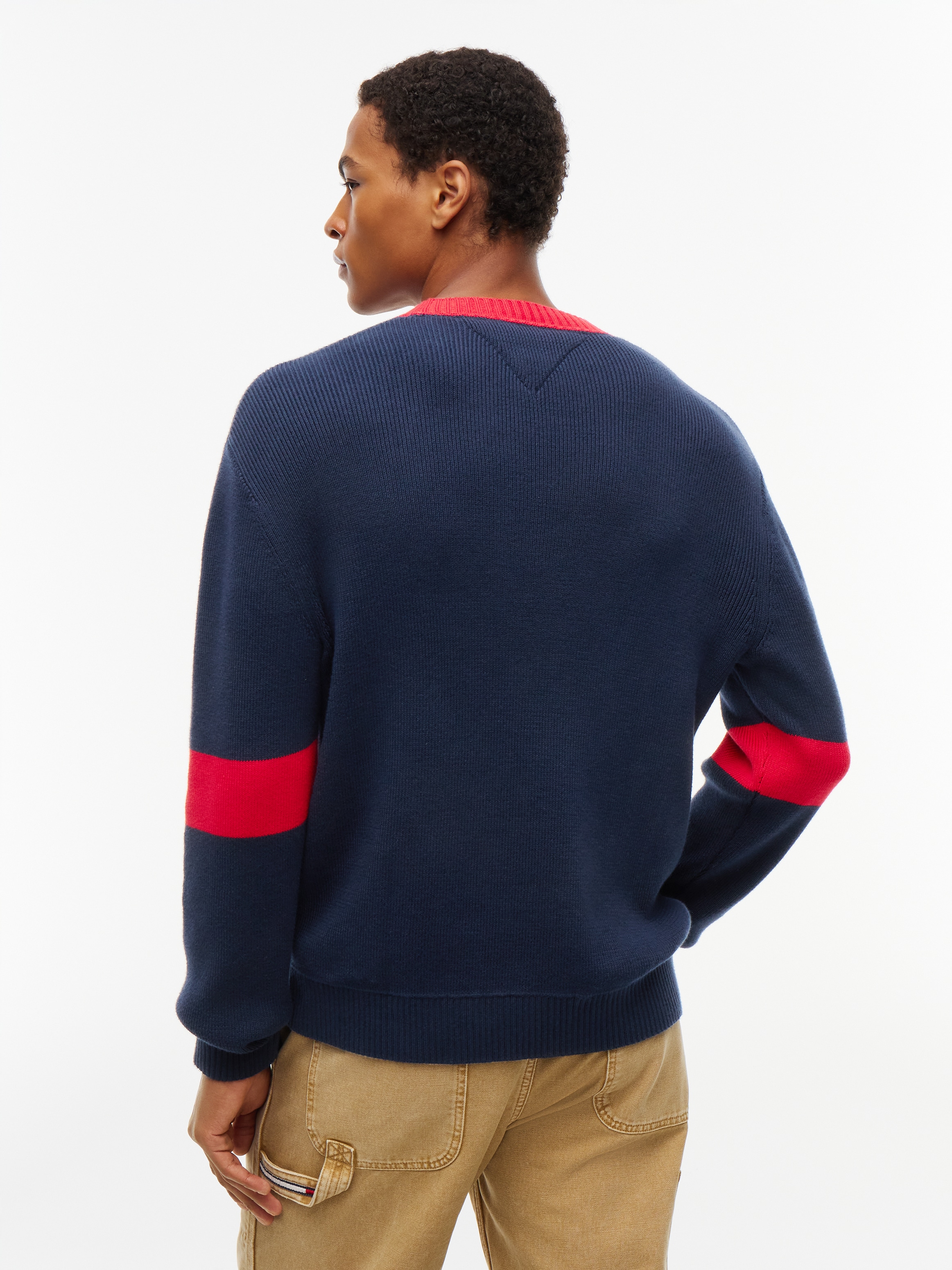Tommy Jeans Rundhalspullover »TJM REGULAR NEW CLASSICS SWEATER« mit Logo-Applikation