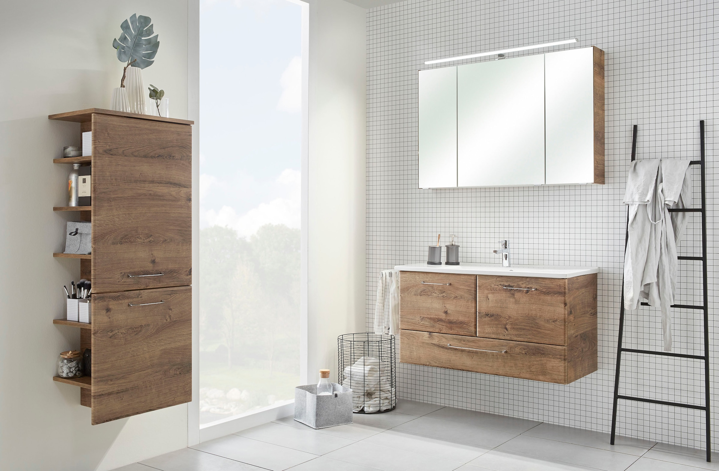 Saphir Midischrank »Quickset Badschrank 50 cm breit, 2 Türen, seitliche Ablagen«, Badezimmer-Midischrank inkl. Türdämpfer, Griffe in Chrom glänzend
