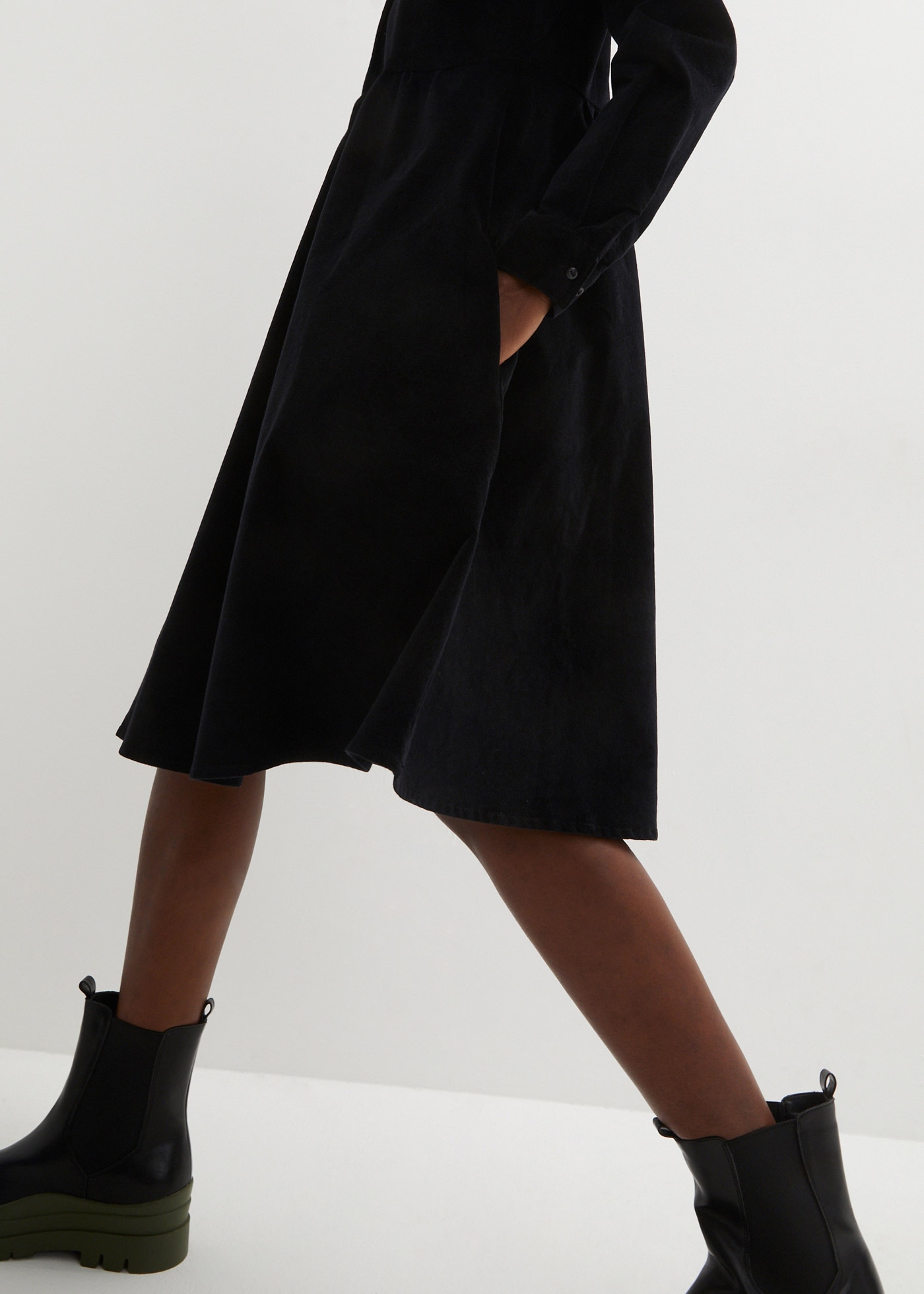 bonprix Midikleid »Kleid aus Baumwollcord« Kleid aus Baumwollcord