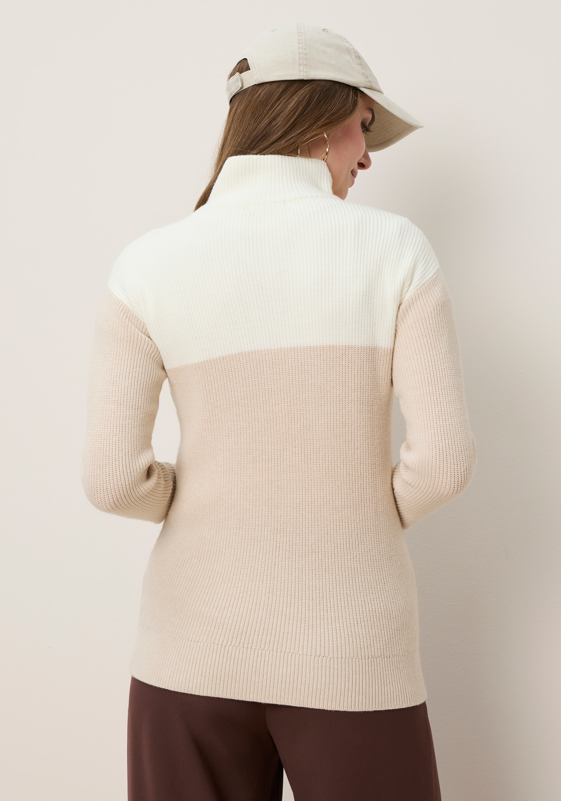 Tamaris Strickpullover »mit Troyerkragen in figurumspielender Passform« aus weicher Viskosemischung