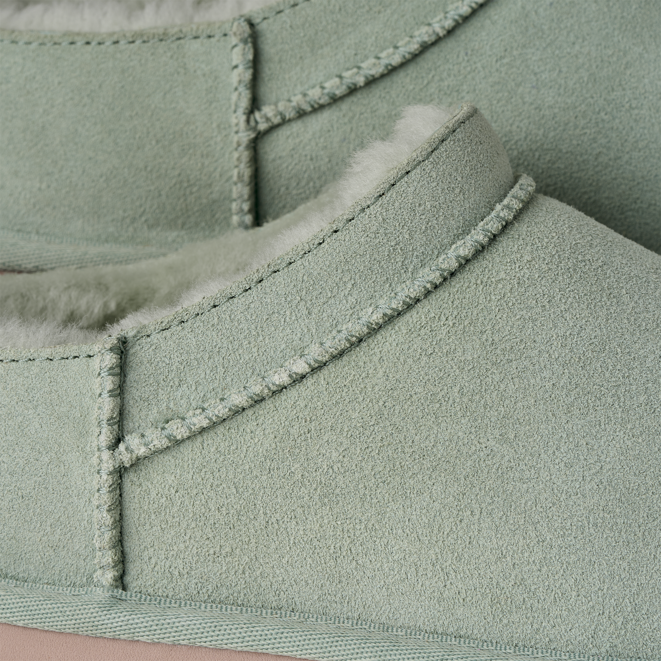 UGG Clog »Unisex CLASSIC MICRO«  Homeslippers, Pantoffel, Schlupfschuh im neuen Design