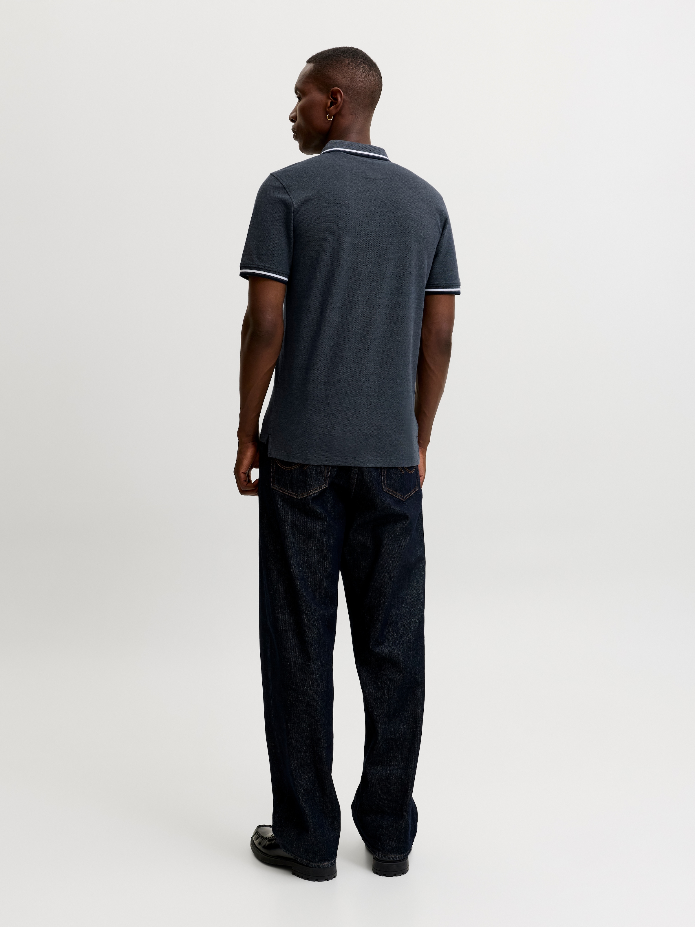 Jack & Jones Poloshirt »JJEPAULOS im Doppelpack mit Logostickerei und Komfort« Packung, 2er-Pack, 2 unifarben mit Farbeinsatz, modisch, schmal, Baumwolle, Polokragen