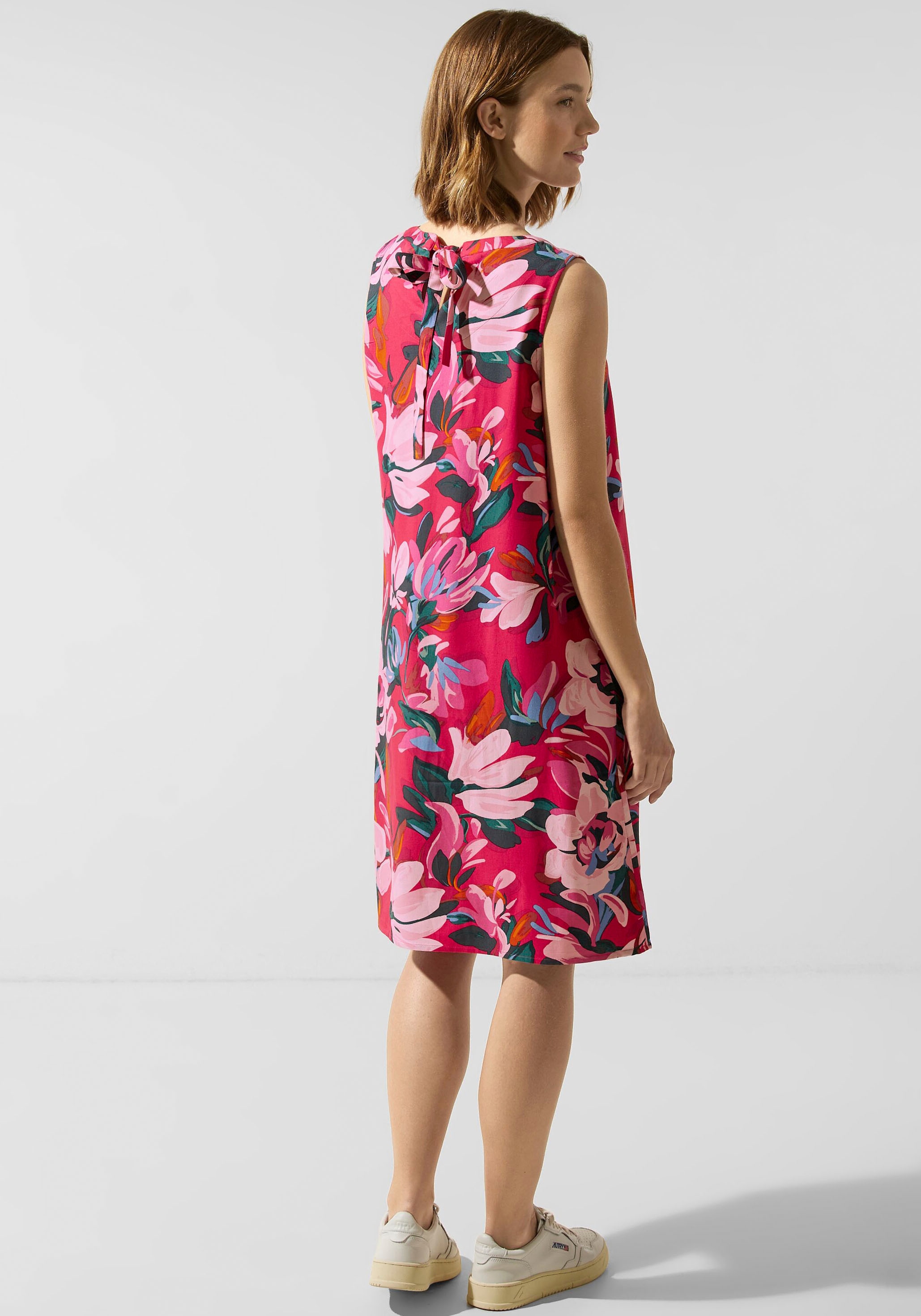 STREET ONE Sommerkleid, mit einem schönen, floralen Muster online bei OTTO | Blusenkleider