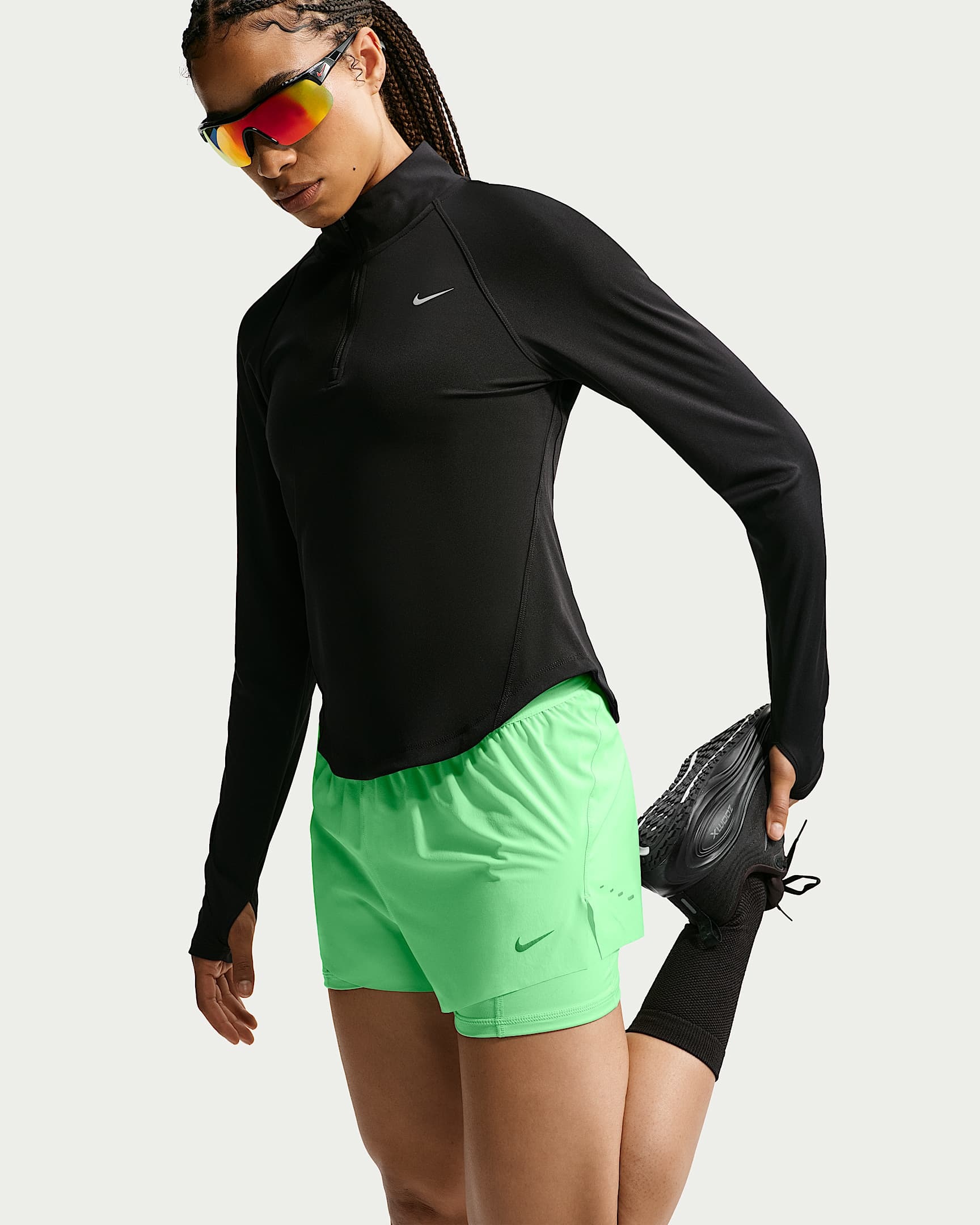 Nike Laufshorts »Nike Swift Women's Dri-FIT Mid-Rise 2-in-1 Running Shorts«  2-in-1-Design, mit Reißverschlusstasche hinten am Bund