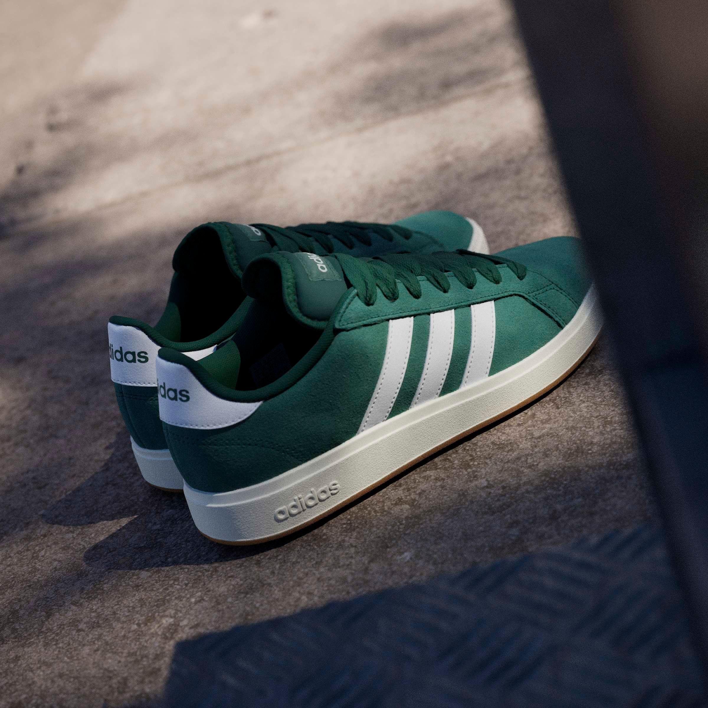 adidas Sportswear Sneaker »GRAND COURT BASE 00S«  Design auf den Spuren des adidas Campus 00