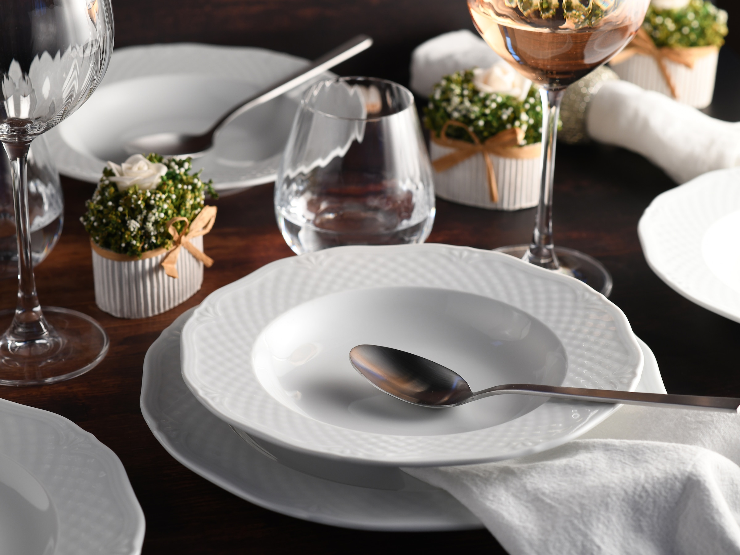 CreaTable Tafelservice »Arianne Weiss, Service 12-tlg.« Klassisch, Zeitlos