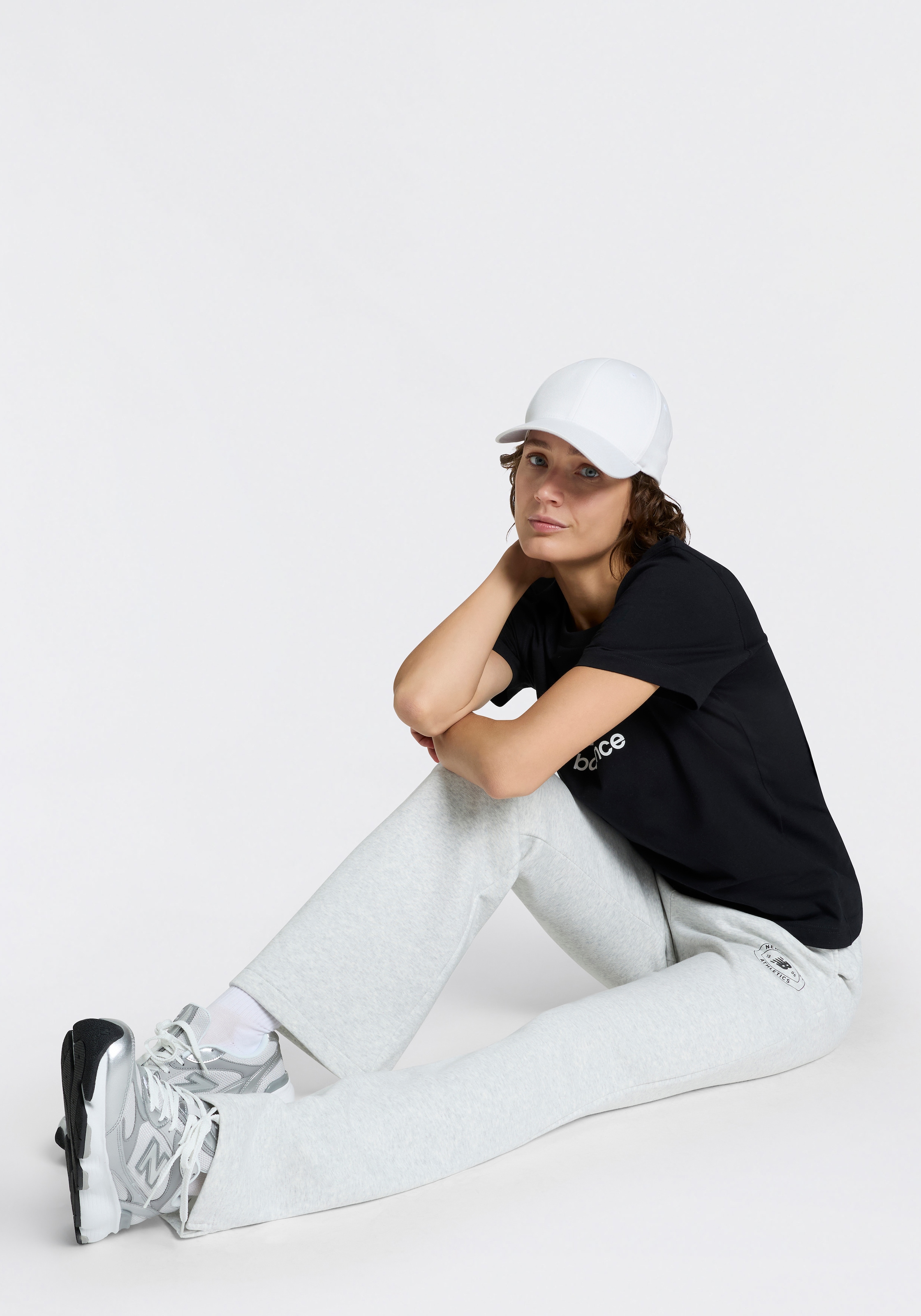 New Balance Sweathose »REIMAGINED FLEECE PANT«  für Erwachsene, lange Hosenform, mit klarer Linienführung