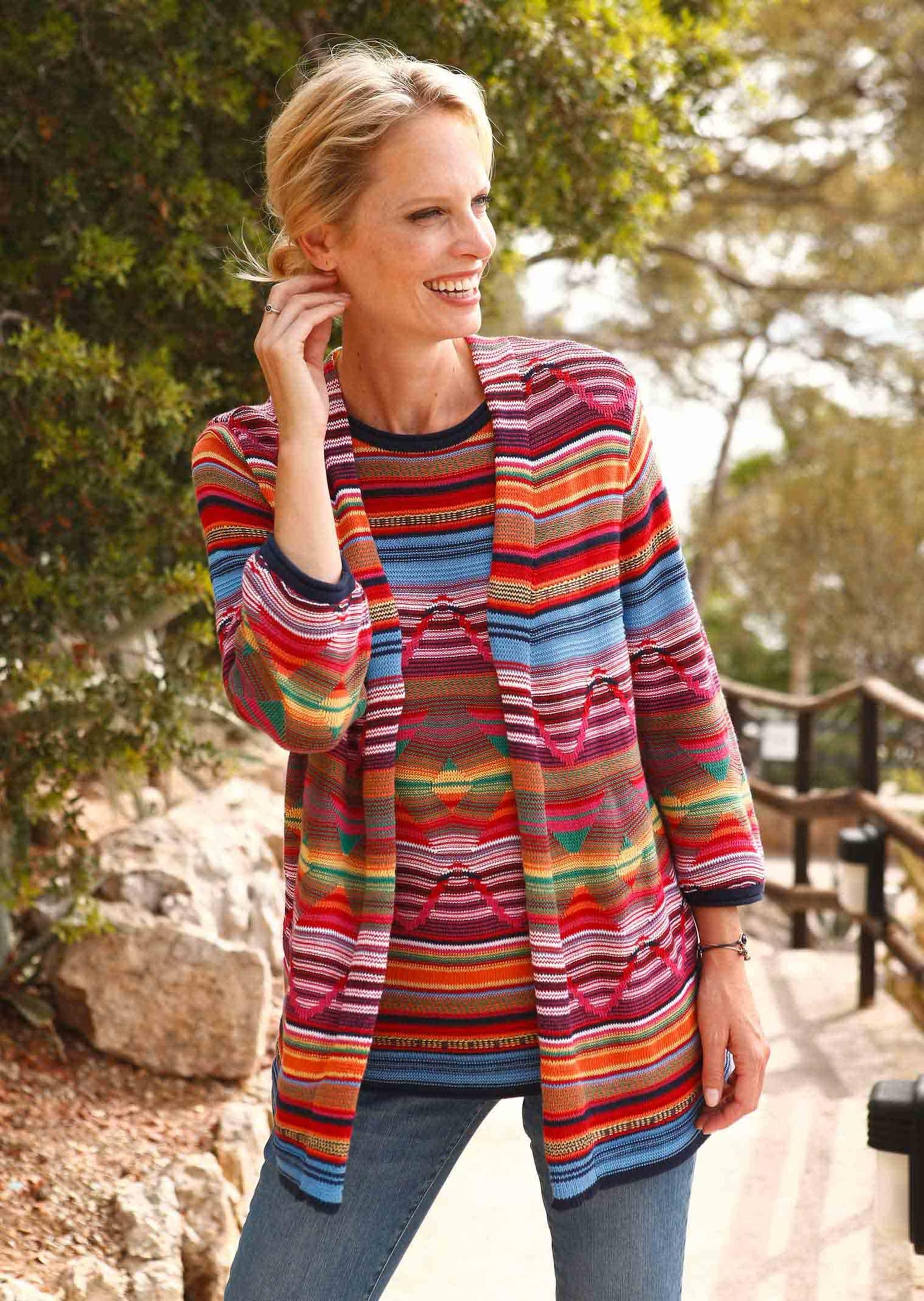 GOLDNER Strickjacke »Kurzgröße Abstrakt gemusterte Jaquardstrickjacke in offener Schnittform« Jacquardstrickjacke