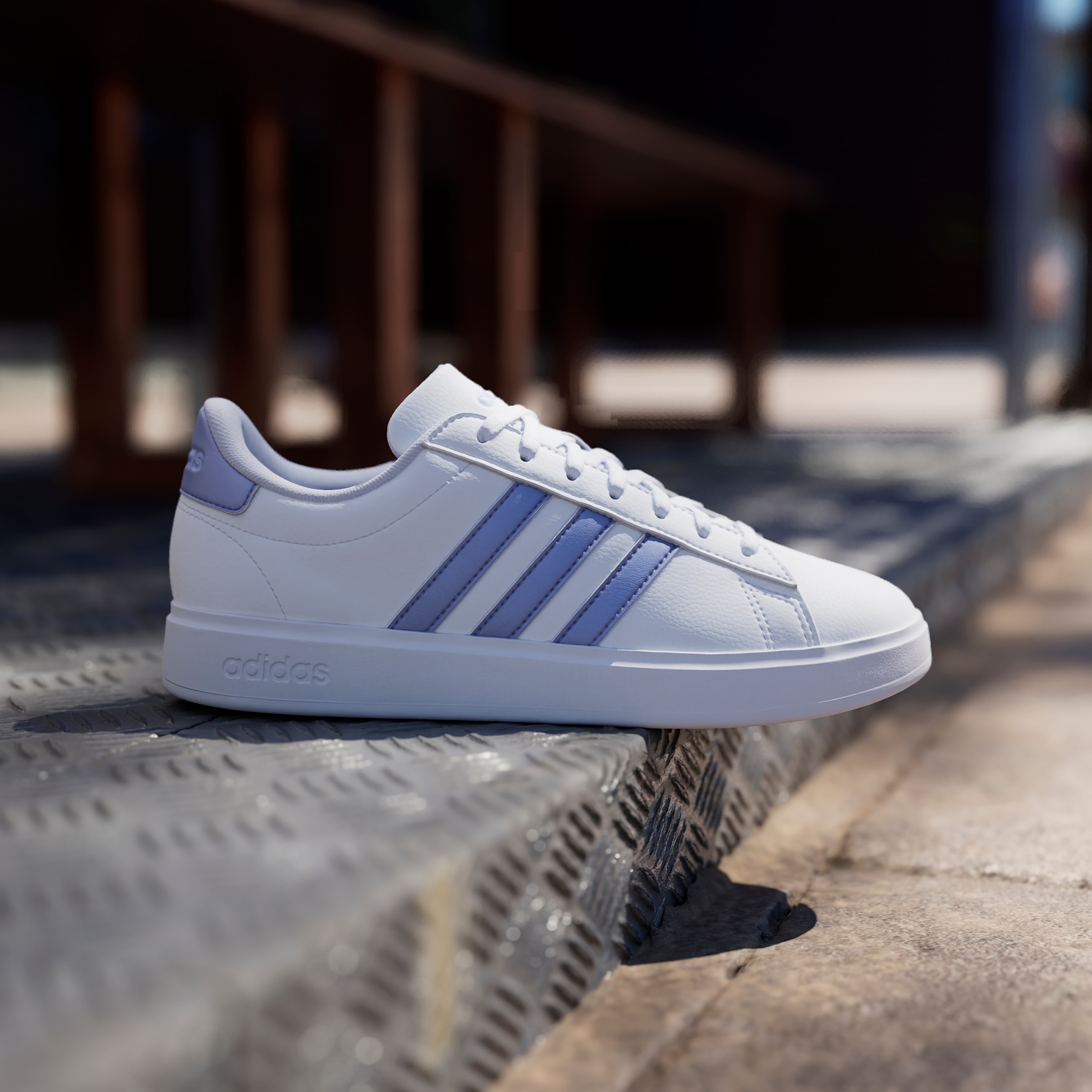 adidas Sportswear Sneaker »GRAND COURT CLOUDFOAM LIFESTYLE COURT COMFORT«, Design auf den Spuren des adidas Superstar