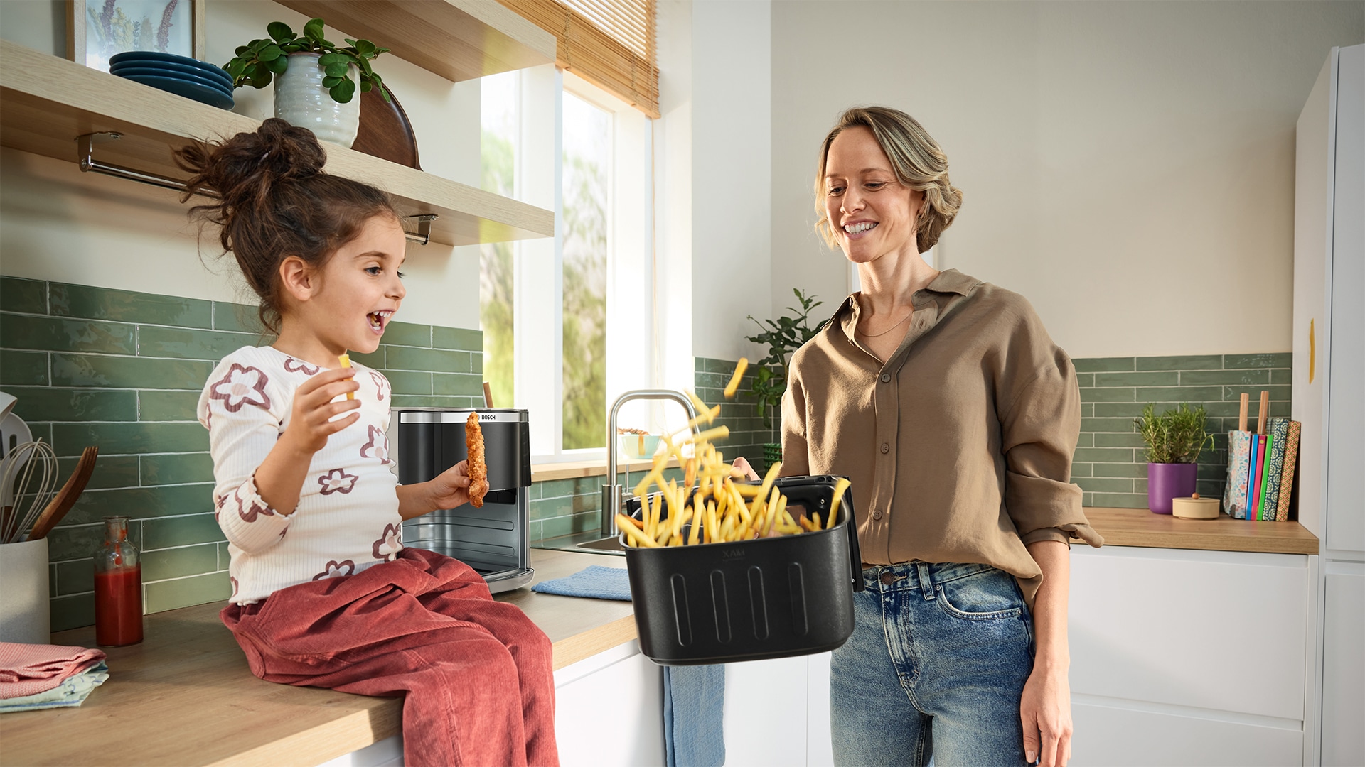 BOSCH Heißluftfritteuse »XXL Air Fryer Serie 6, MAF671C0, 7,1 l, Fenster, 7 Programme« 1800 W Innenlicht, Schüttelalarm, Korb spülm.geeignet,