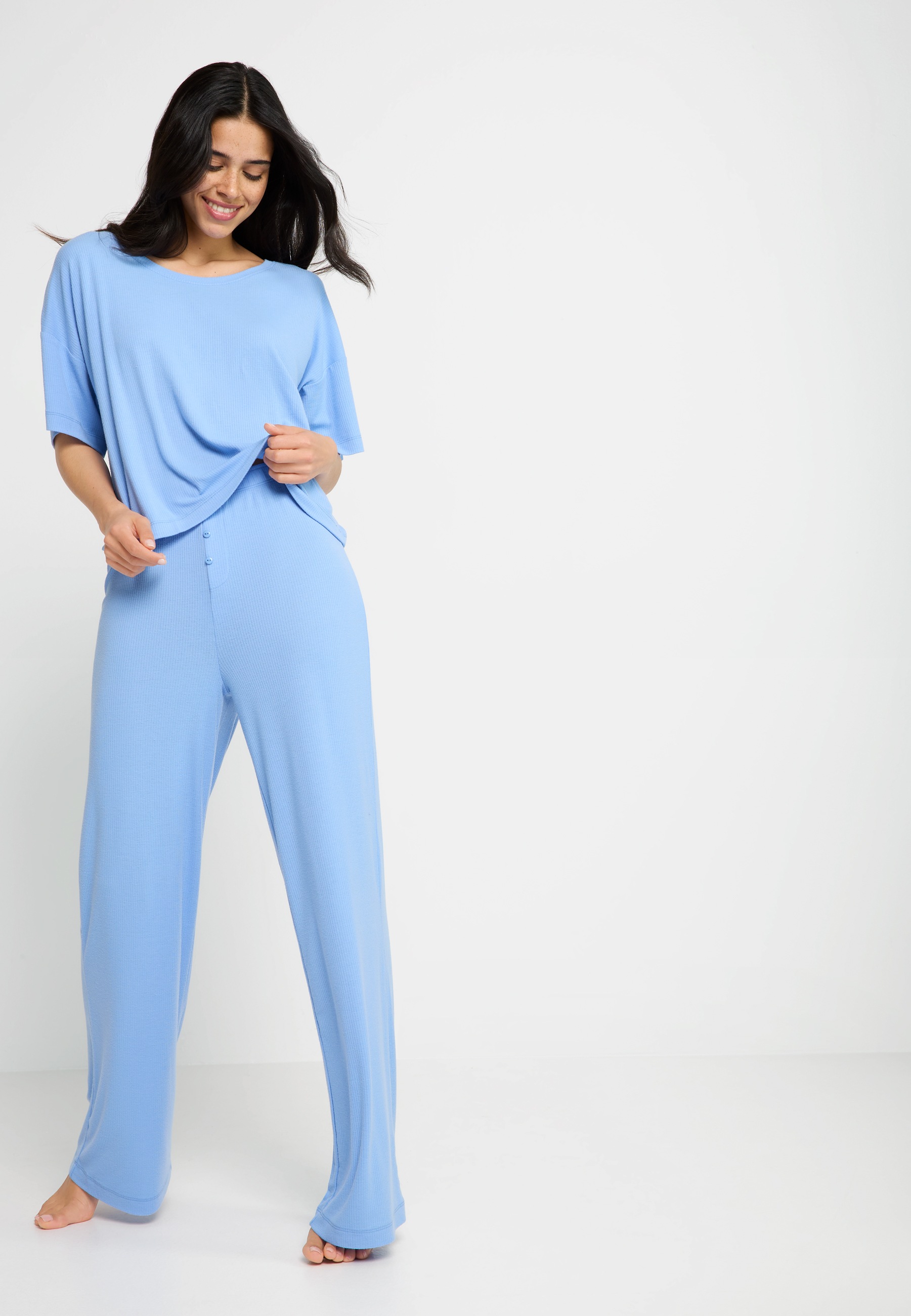 LSCN by LASCANA Pyjama Set, 2 tlg. mit kleiner Zierknopfleiste an der Hose