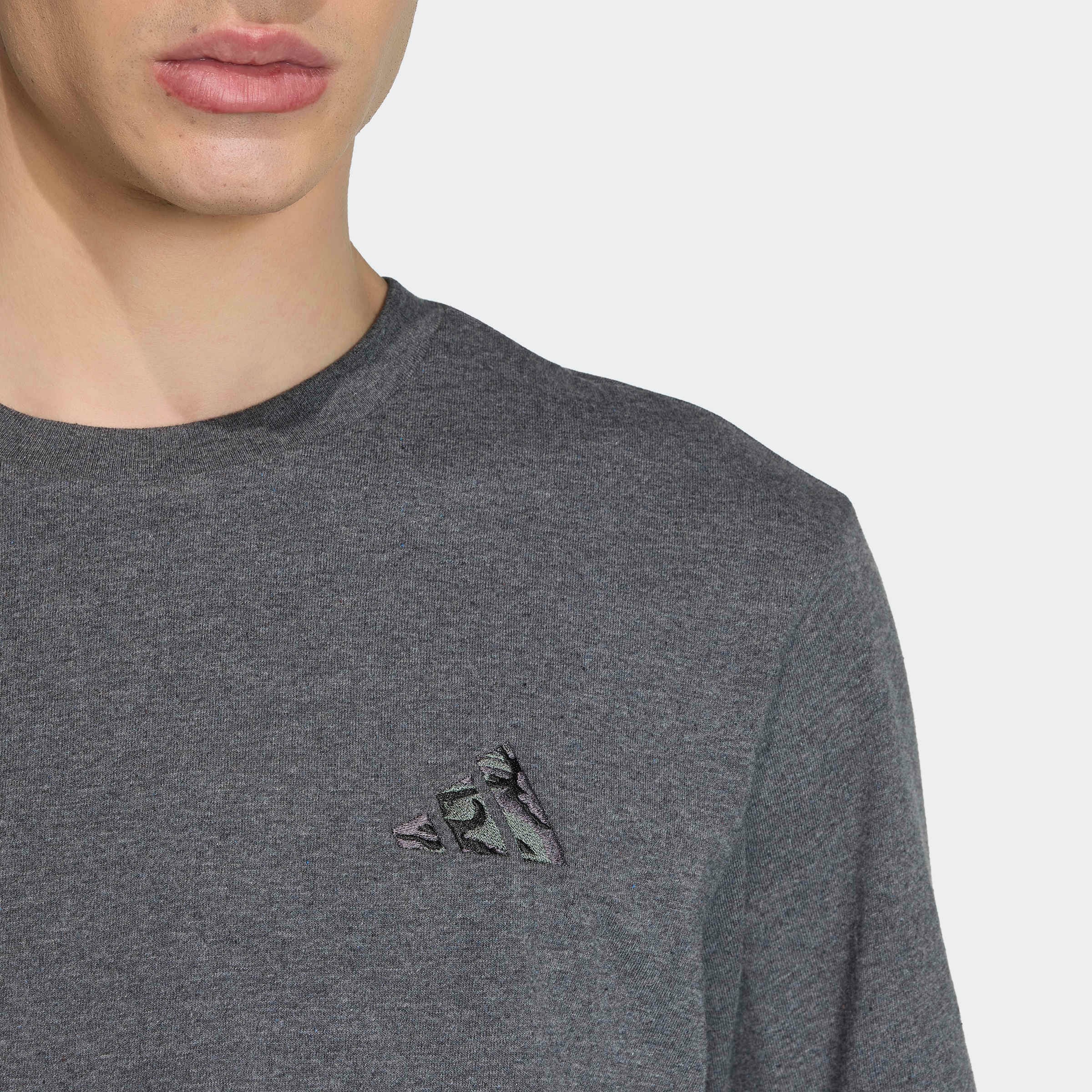 adidas Sportswear T-Shirt »CAMO GRAFIK, KLEINE LOGOSTICKEREI«