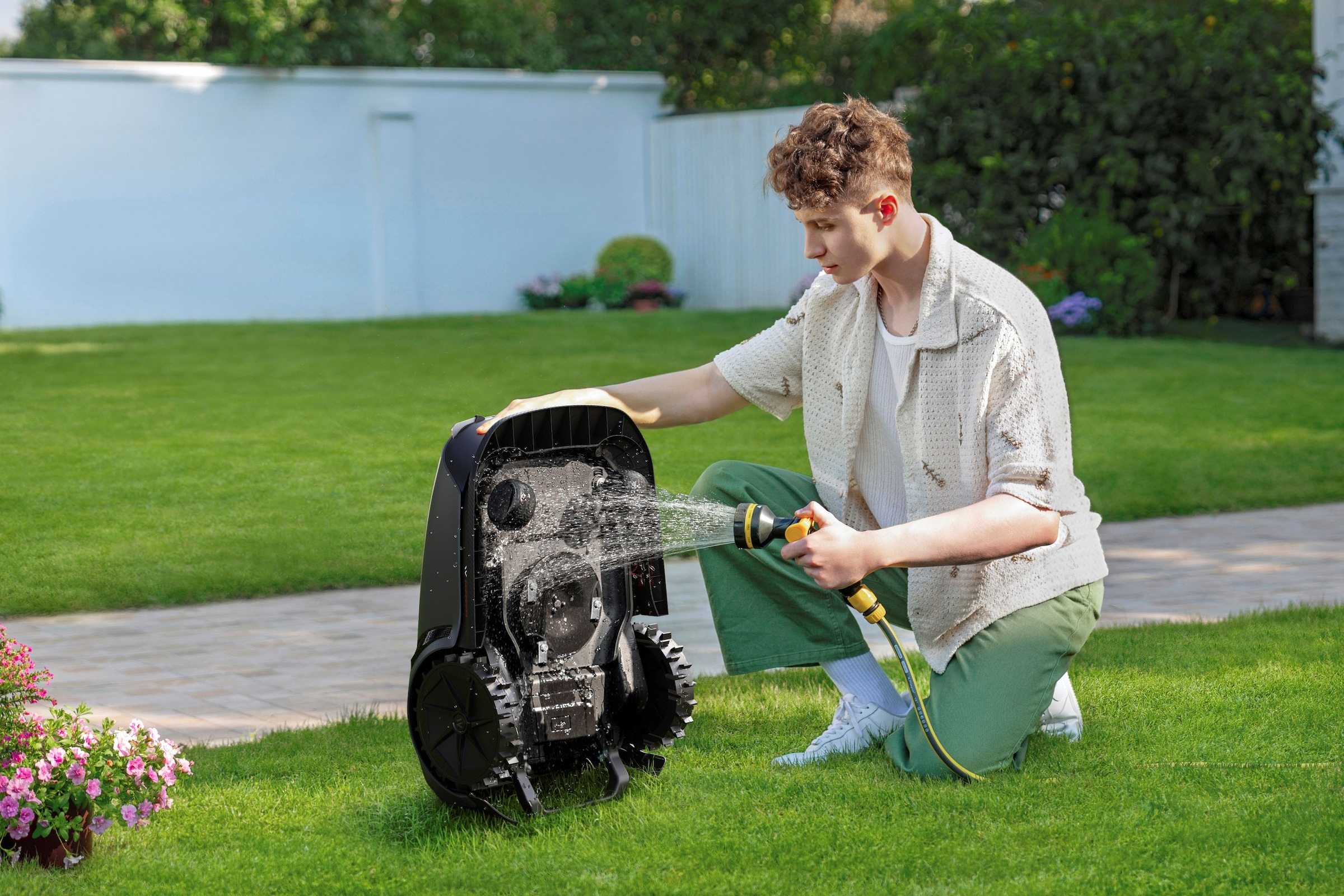 Mova Rasenmähroboter »»MOVA 600 Kit« Inkl. 5.Ah Zusatzakku und Ersatzklingen« mit Ladestation und umfangreichem Zubehör,   Schnitthöhe (2-6 cm)