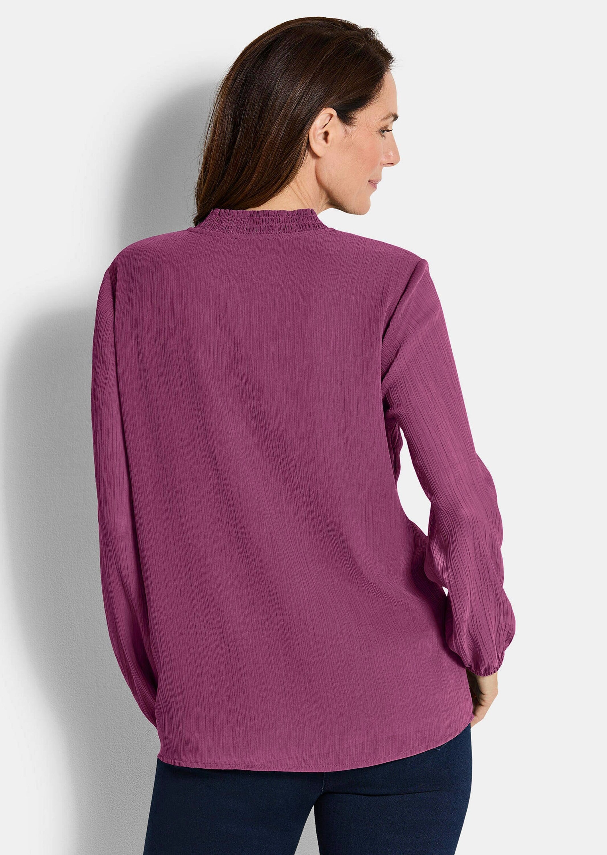 GOLDNER Chiffonbluse »Kurzgröße Chiffonbluse mit femininem Ausschnitt«
