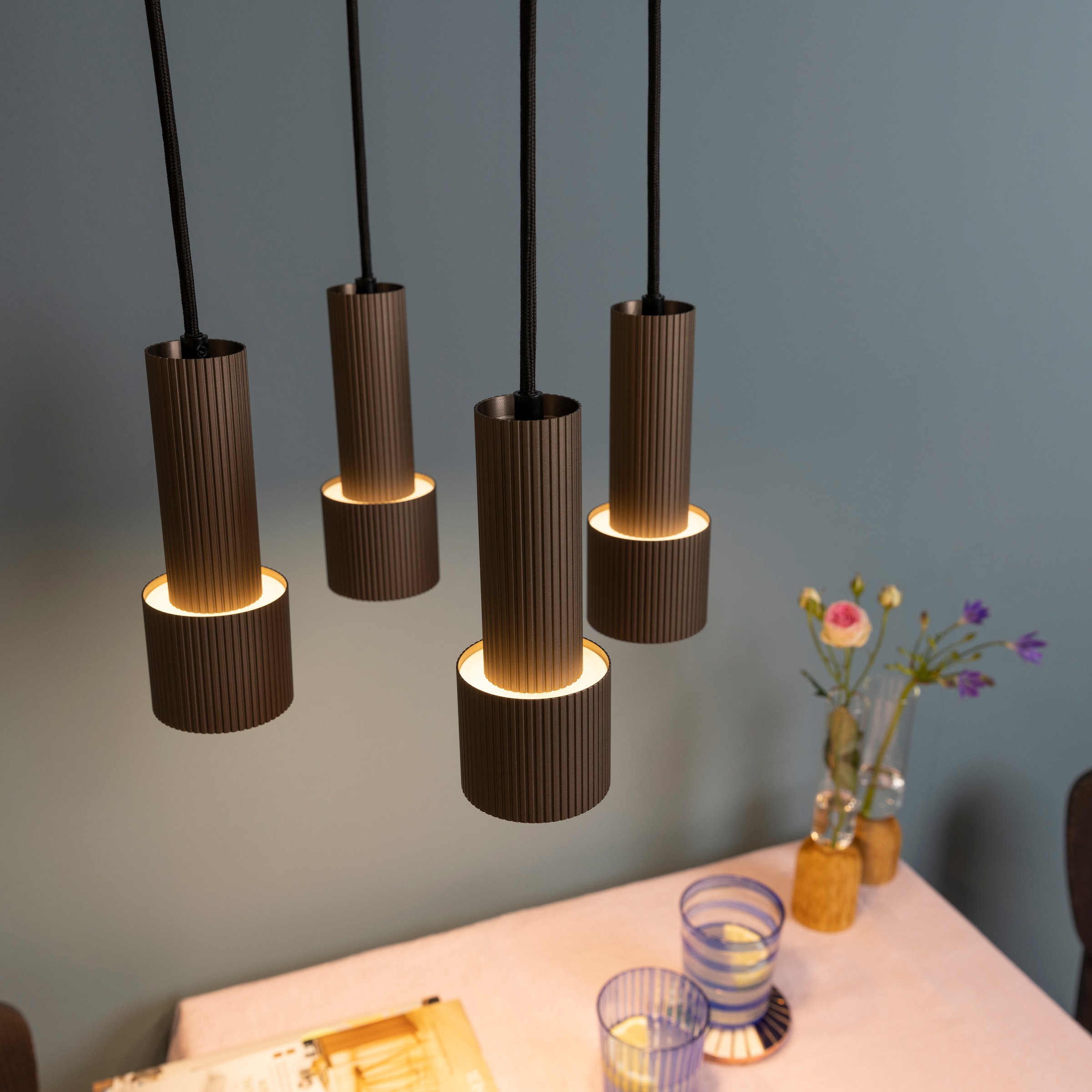 Brilliant Pendelleuchte »Cadiz«, 4 flammig, Leuchtmittel GU10 | ohne Leuchtmittel, 150 x 35 cm, 4x GU10 Fassung, kürzbar, Aluminium, schwarz/bronzefarben