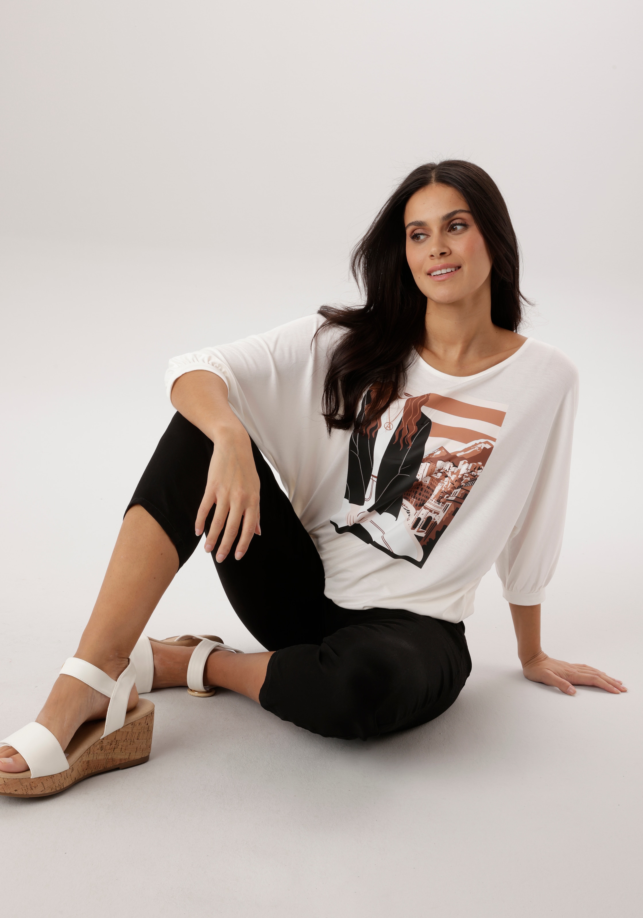 Aniston SELECTED Fledermausshirt mit flächendeckendem, femininen Frontmotiv - NEUE KOLLEKTION