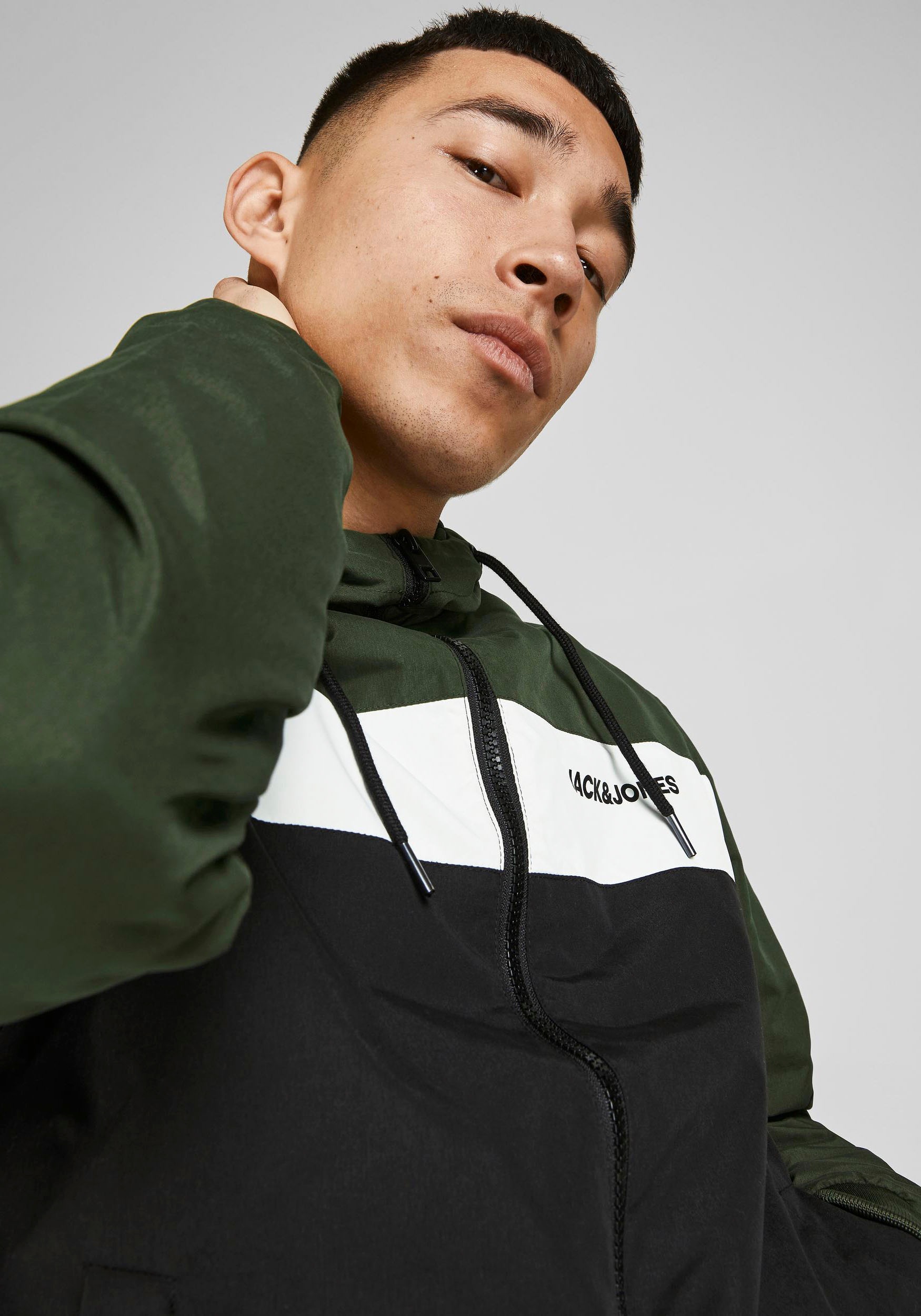 Jack & Jones Windbreaker »RUSH BLOCKING HOOD BOMBER«, mit Kapuze