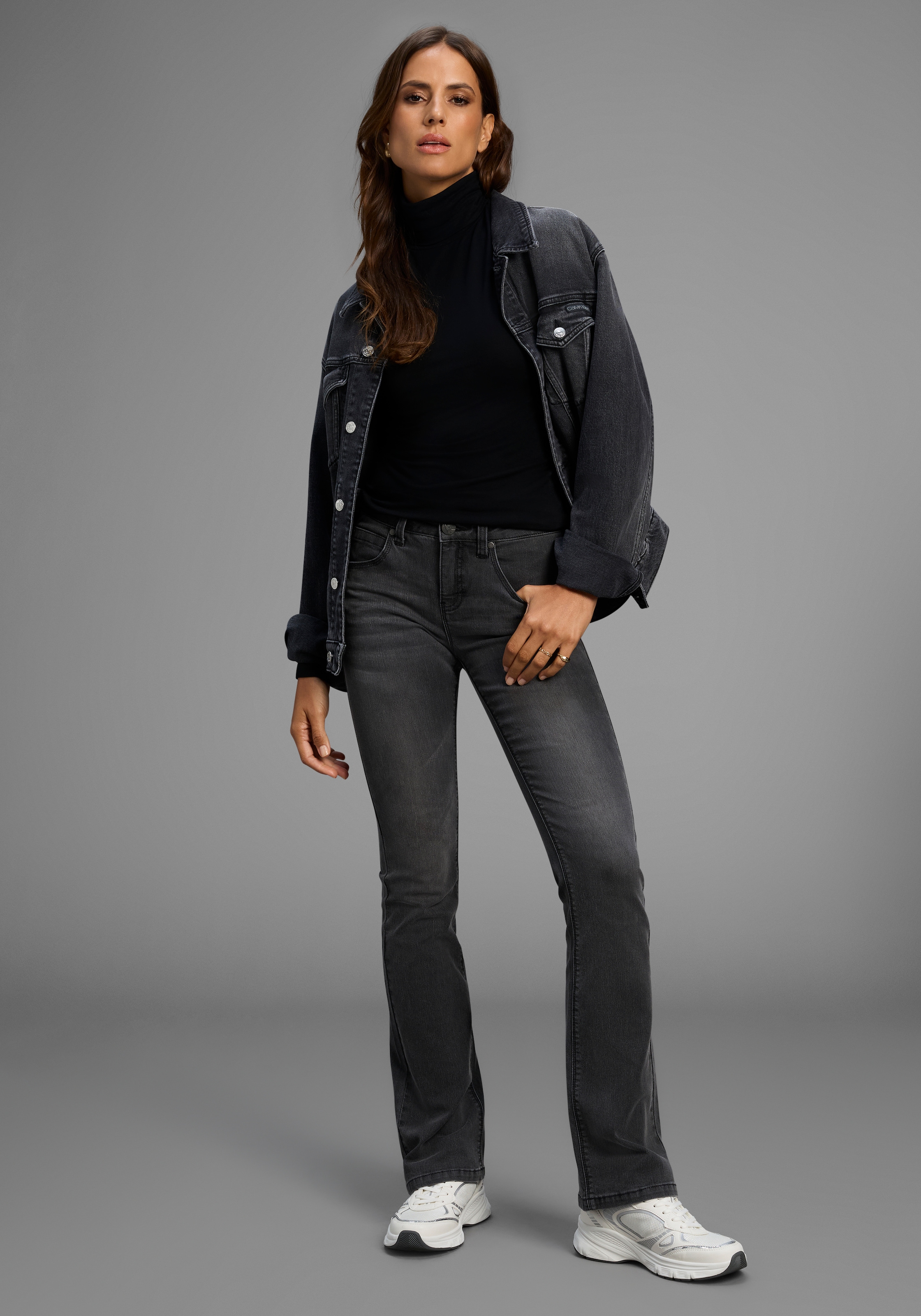 Arizona Bootcut-Jeans »Shaping«, bootcut, Kontrastnähte, Used-Look-Waschung, niedrige Leibhöhe