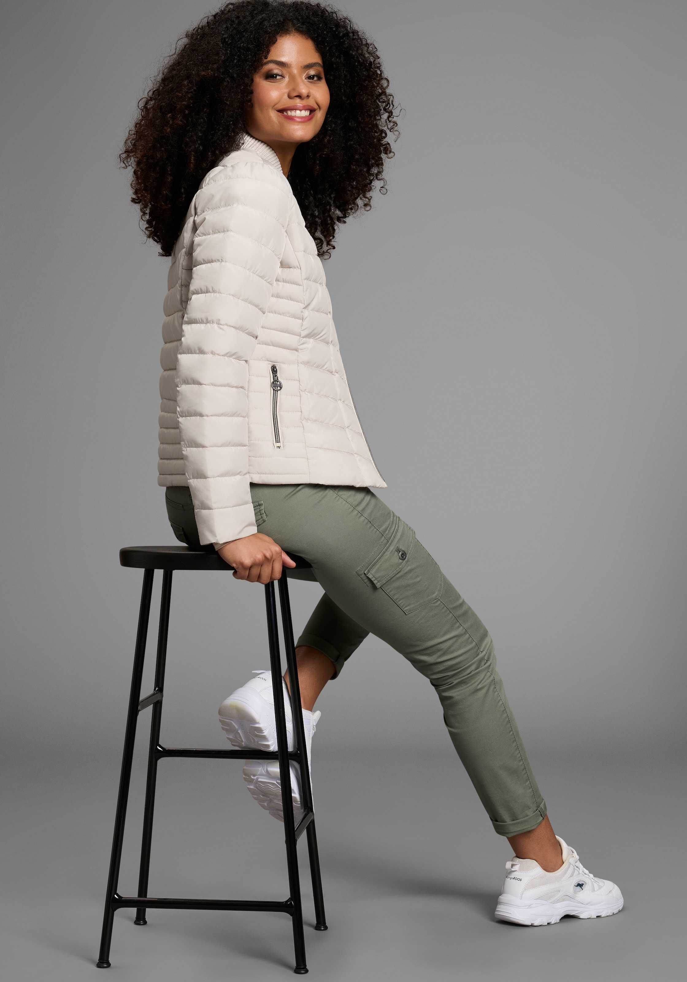 KangaROOS Steppjacke Übergangsjacke, figurbetonter Schnitt,  hüftlange Passform