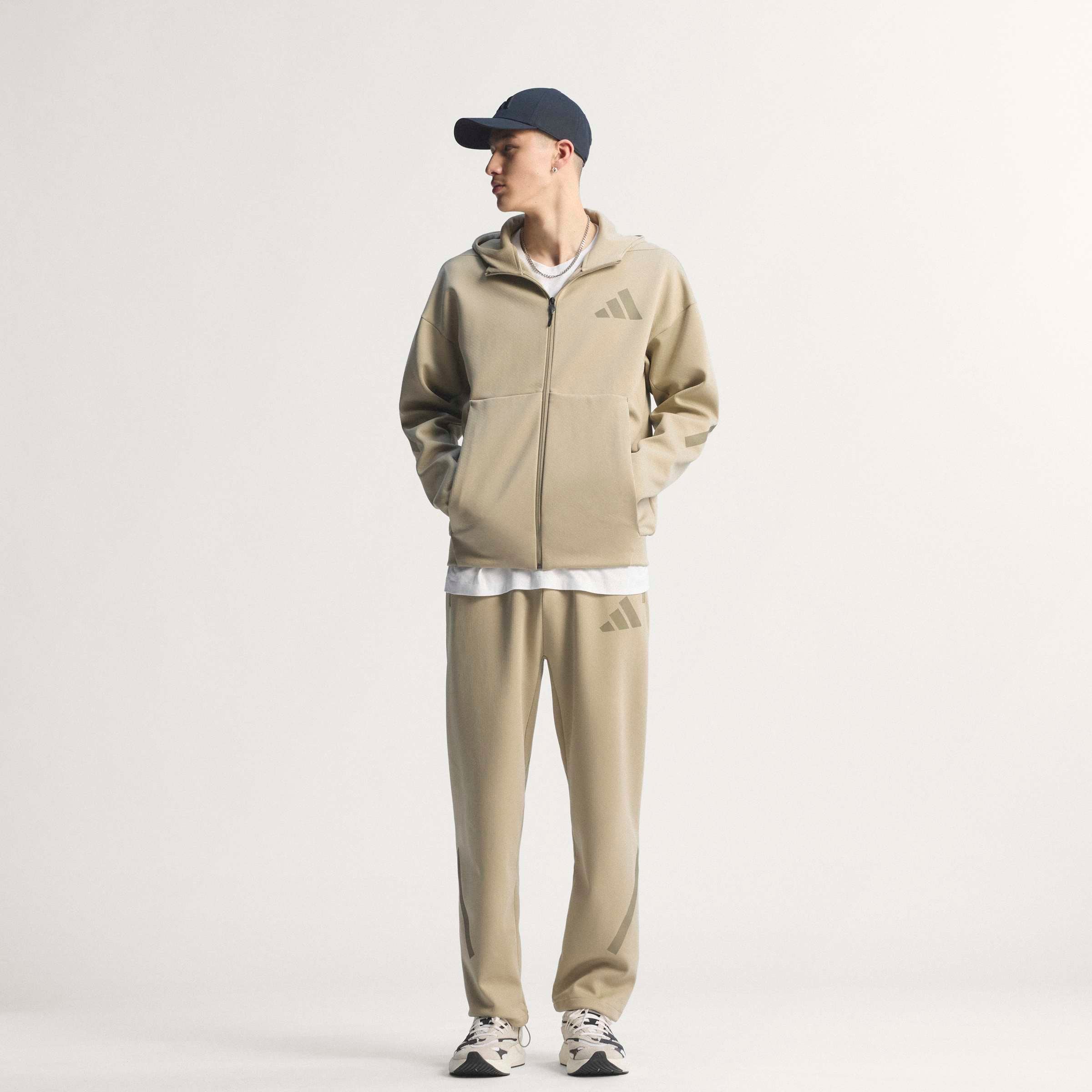 adidas Sportswear Kapuzensweatshirt »NEW ADIDAS Z.N.E. ZIP-HOODIE«, für sportliche Aktivitäten, aus Polyester und Baumwolle
