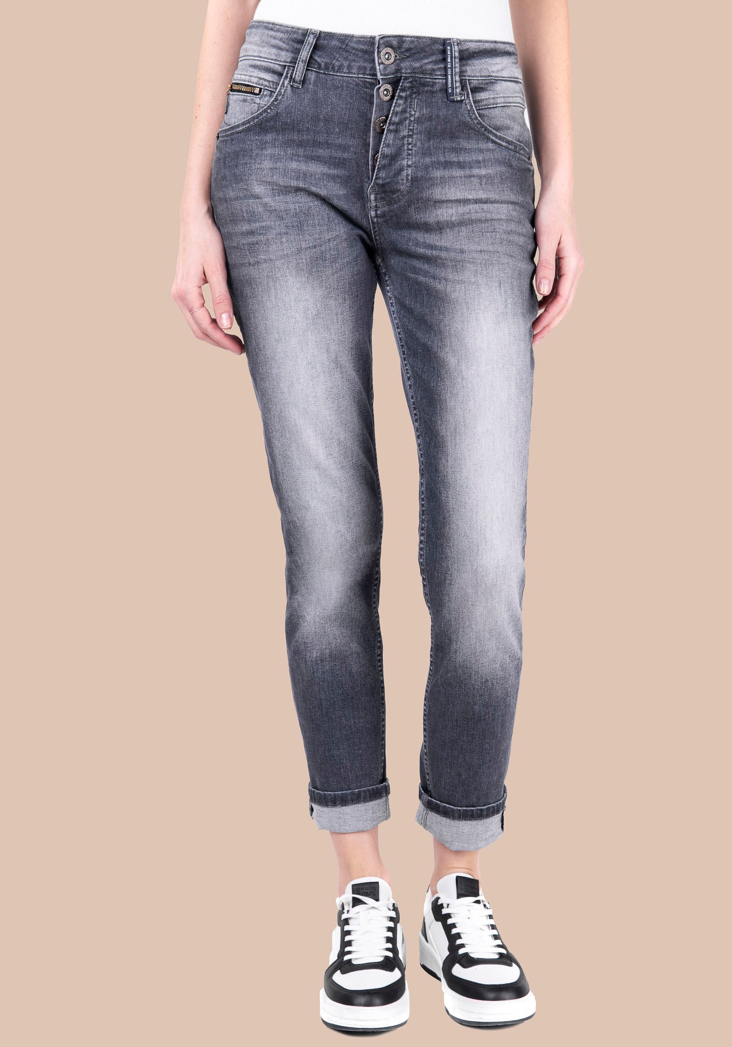 BLUE FIRE 7/8-Jeans »GIGI TAPERED MID RISE«, mit asymetrischen Knopfverschluss