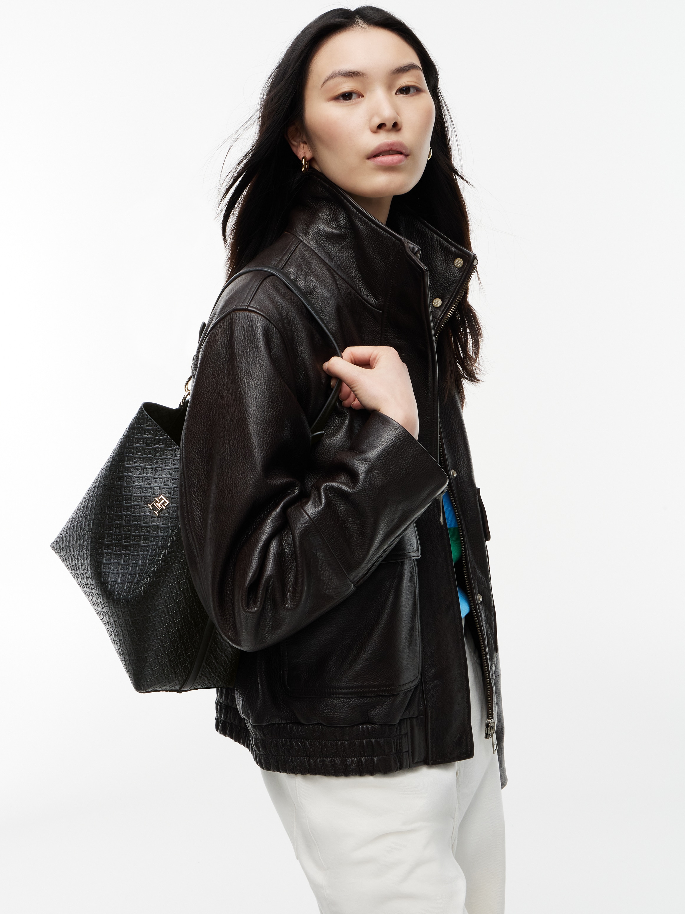 Tommy Hilfiger »TH ICON SHOULDER BAG MONO« Damen Handtasche, Shopper mit goldfarbenem TH-Schmuckelement