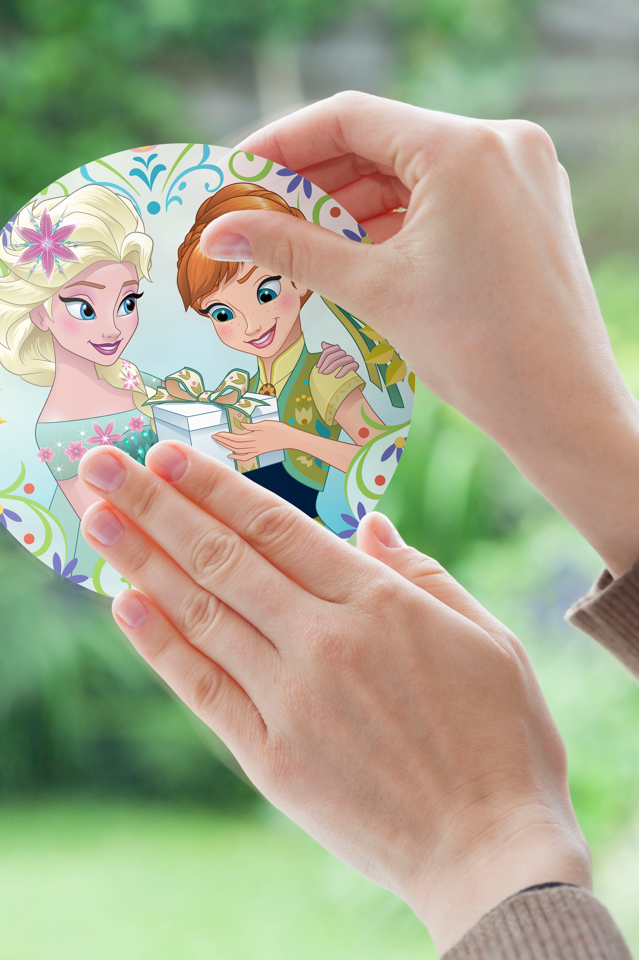 Komar Fensterdekoration »Frozen Springday«, Fenstersticker mit Elsa, Anna und Olaf