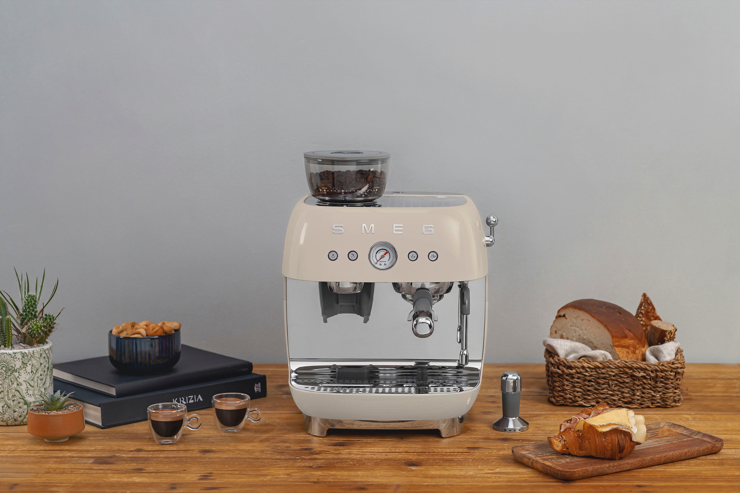 Smeg Espressomaschine »EGF03CREU«, mit integrierter Kaffeemühle