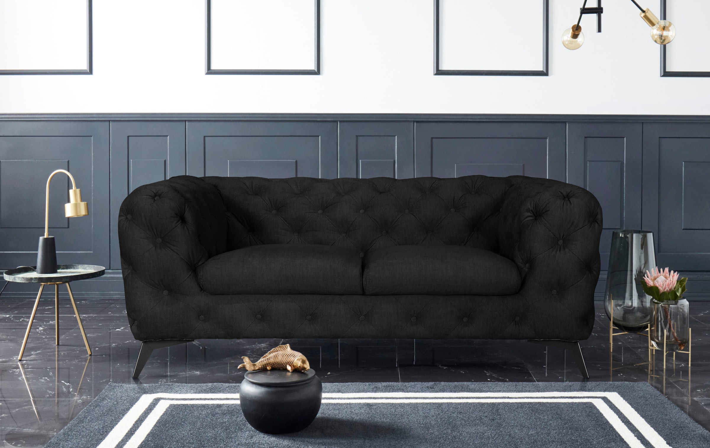 Leonique Chesterfield-Sofa »Glynis«, aufwändige Knopfheftung, moderne Chesterfield Optik, Fußfarbe wählbar
