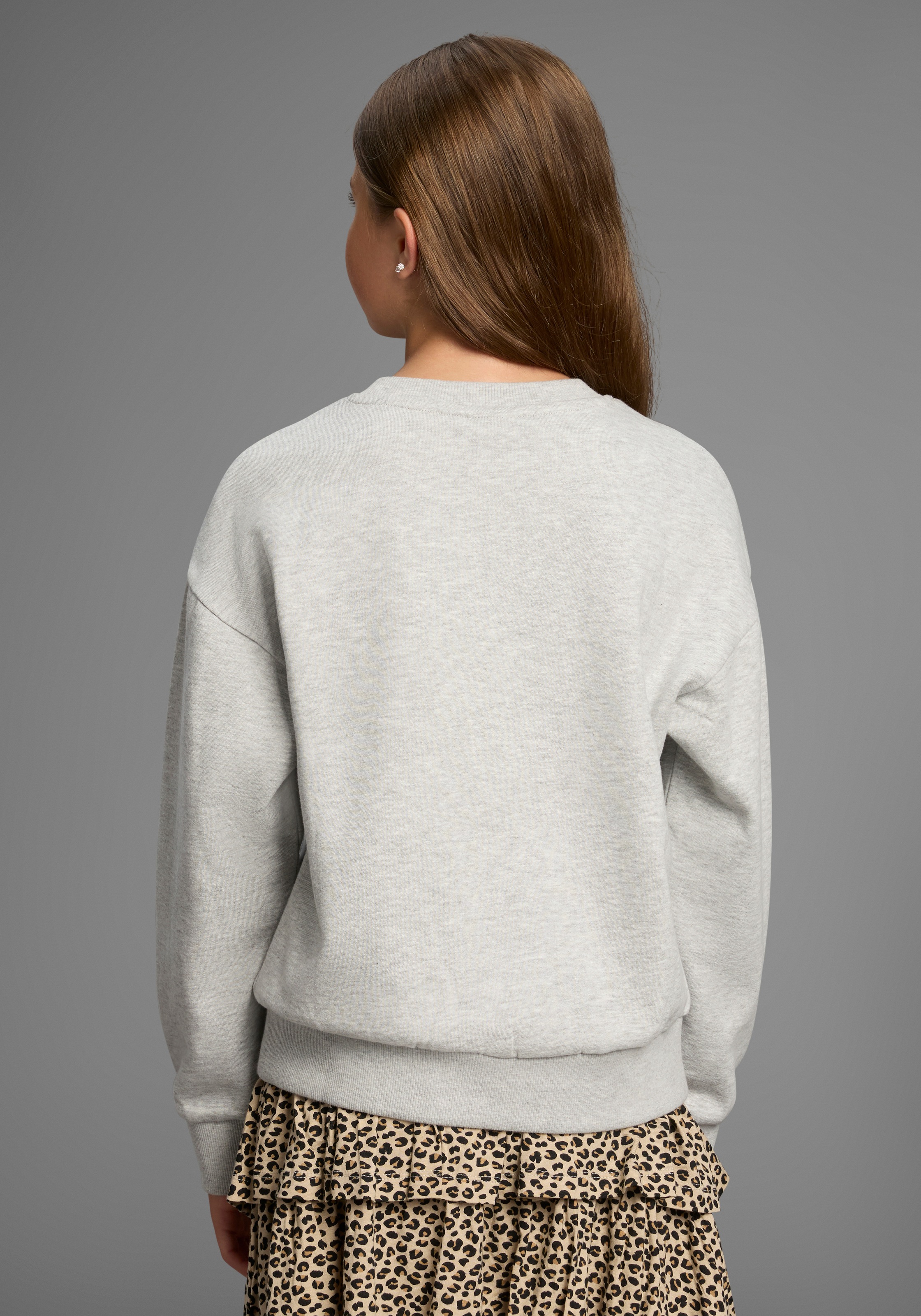 KIDSWORLD Sweatshirt »Sweatshirt mit hochwertiger Stickerei«, Mit großer Stickerei