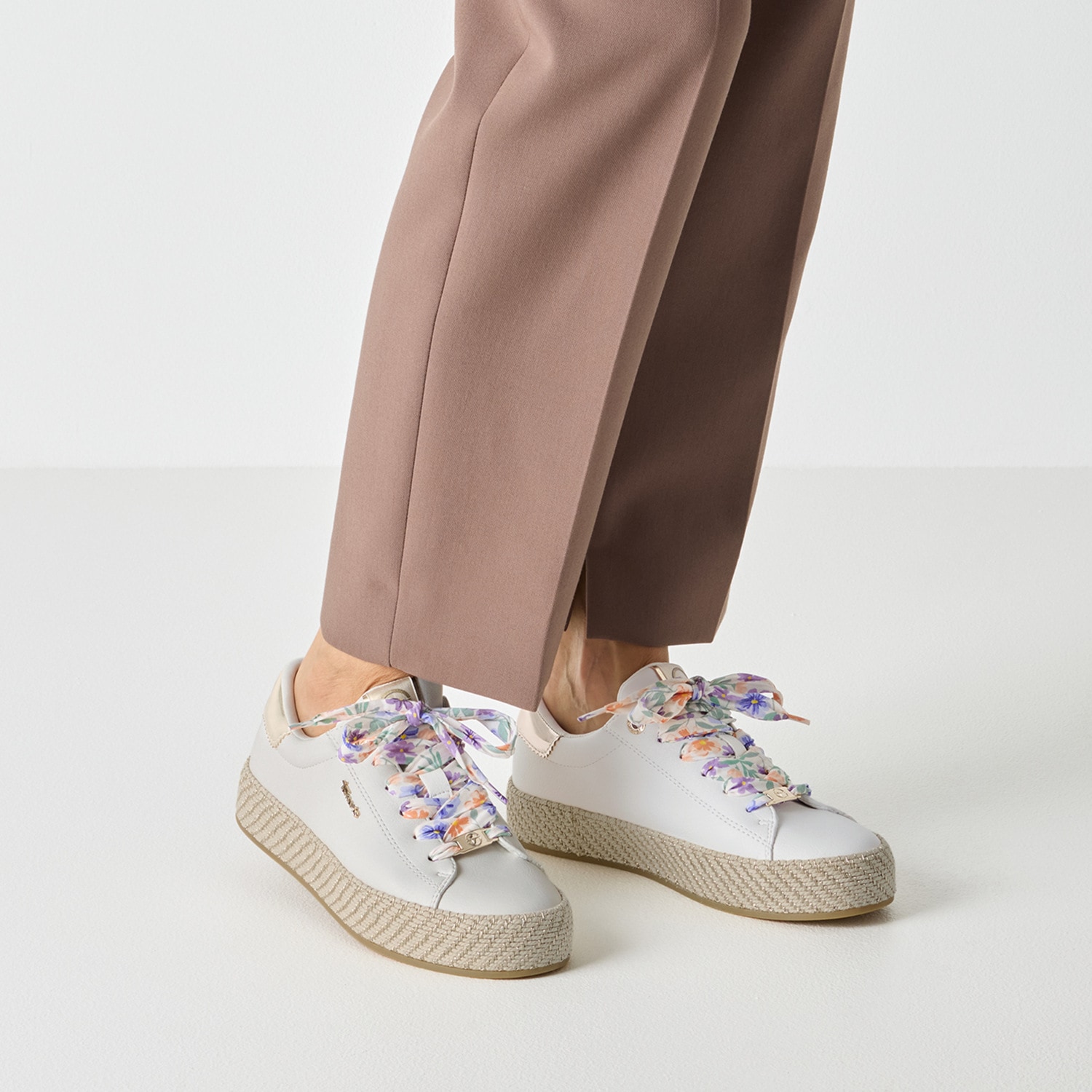 Tamaris Plateausneaker  , Freizeitschuh, Halbschuh, Schnürschuh mit Textilkordel am Plateau