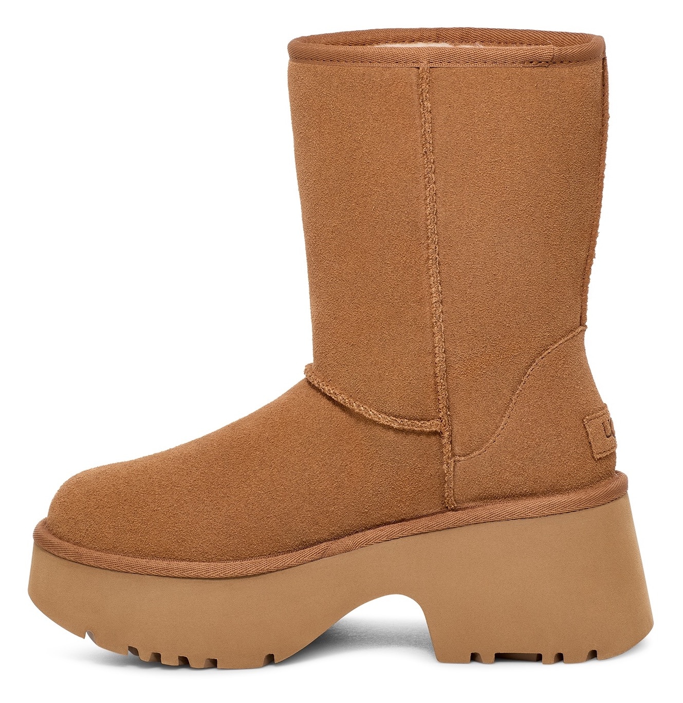 UGG Schlupfstiefel »CLASSIC SHORT NEW HEIGHTS«, Plateau Stiefel, Winterstiefel, Boots mit Innen-Reißverschluss