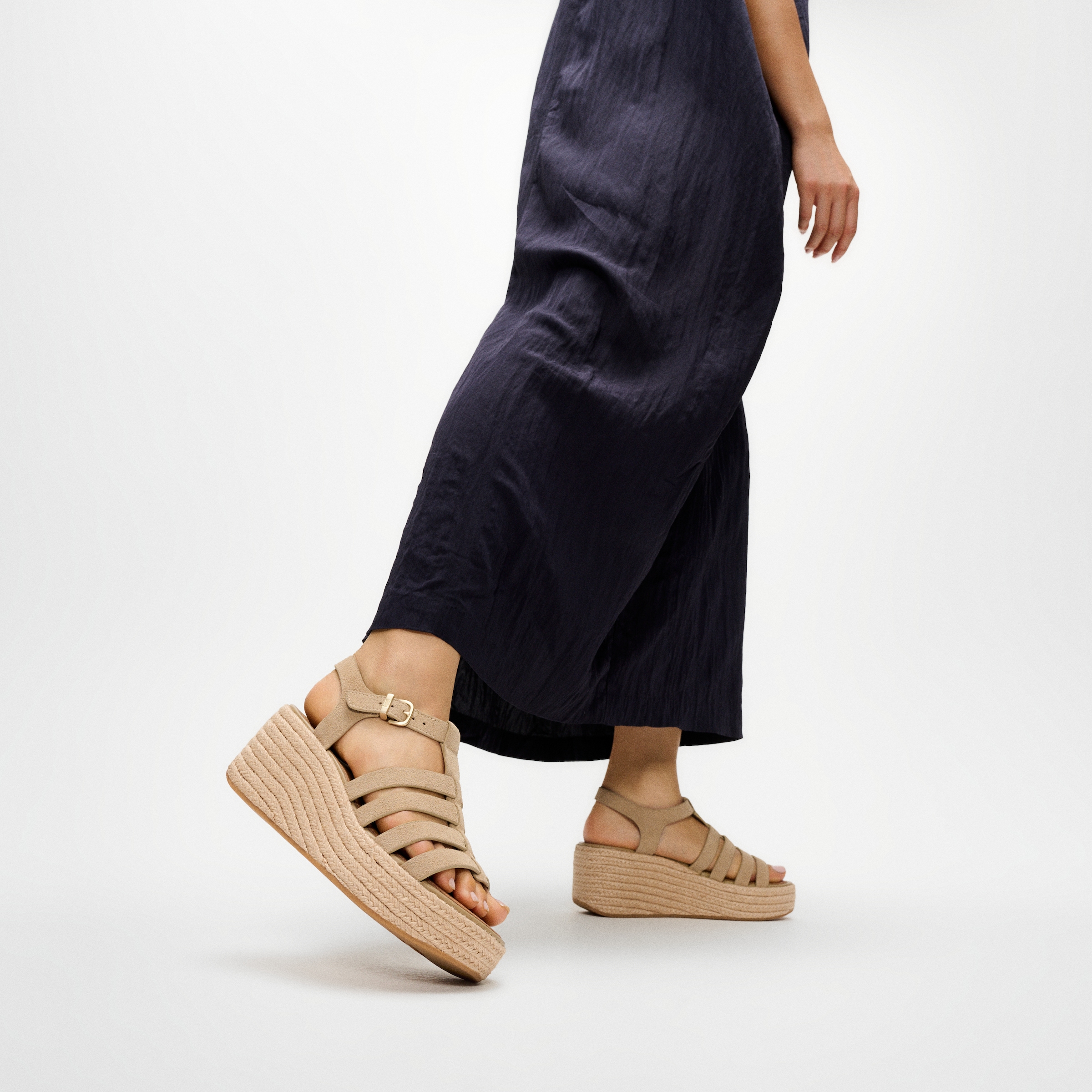 Fitflop Keilsandalette »PLATFFORMS ESPADR. SUEDE FISHERMAN WEDGE SANDALS«  Plateau, Sandale, Sommerschuh mit verstellbaren Riemchen