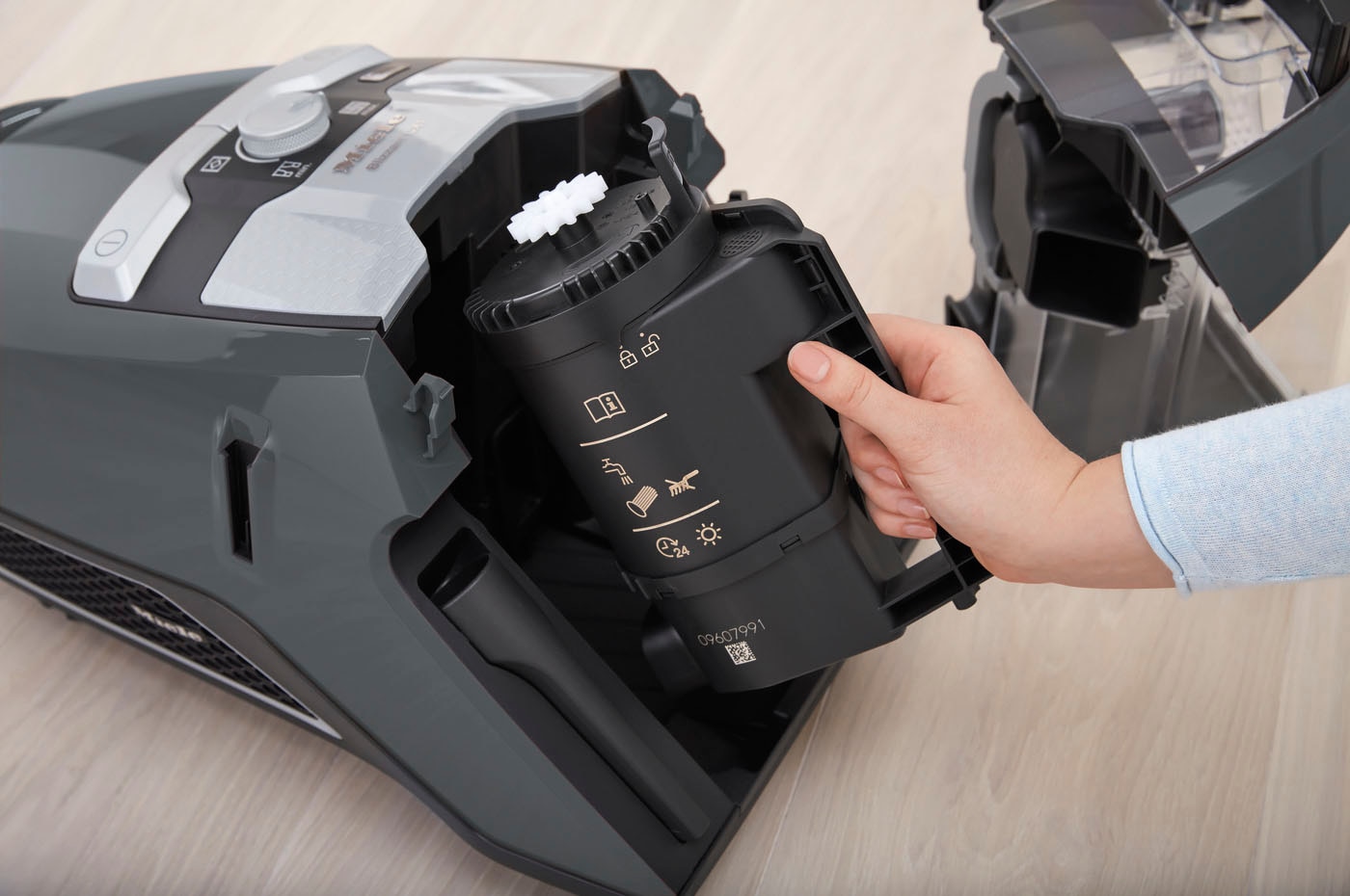 Miele Bodenstaubsauger »Blizzard CX1 PowerLine« 890 W beutellos