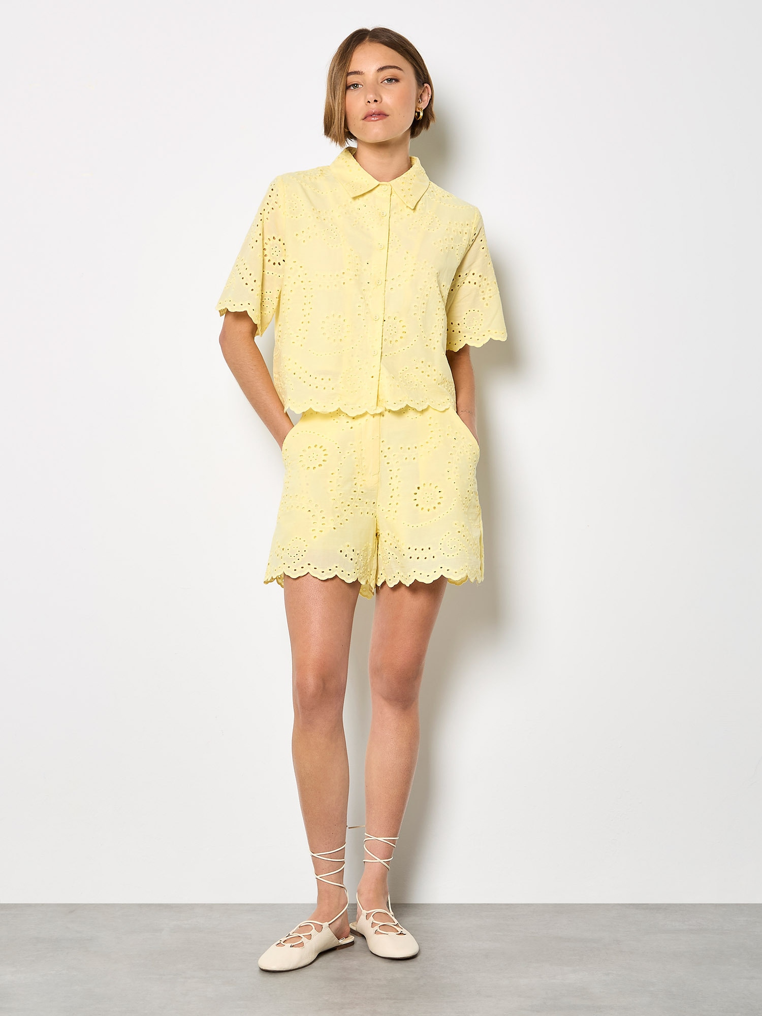 Apricot Klassische Bluse »Bluse« mit Wellenkante und Broderie-Verzierung