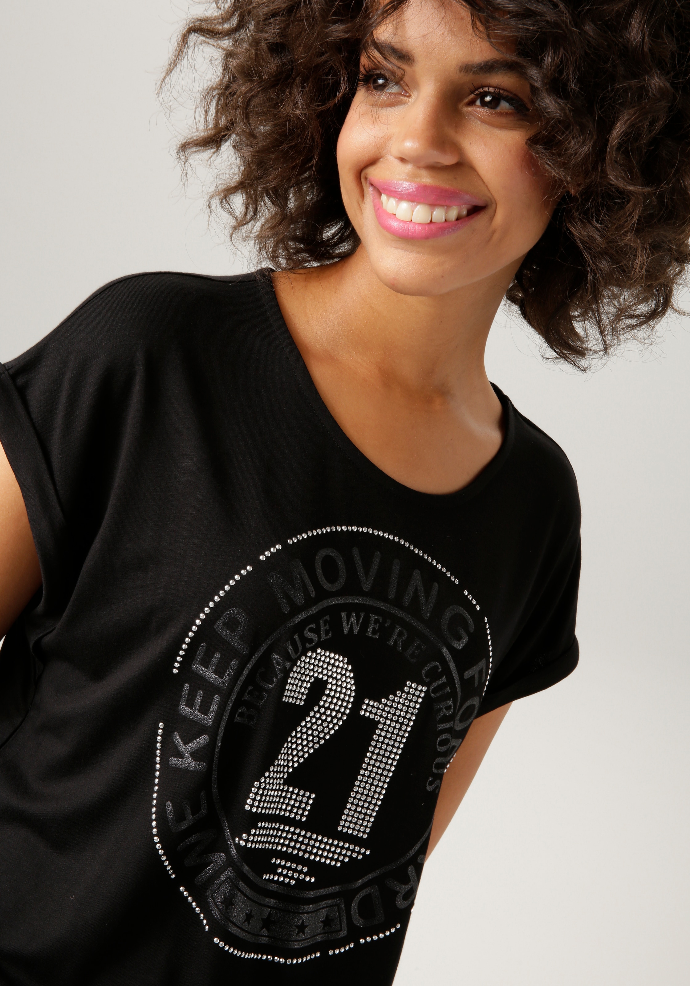 Aniston CASUAL T-Shirt, mit Online im Shop bestellen silberfarbenen und OTTO Frontdruck Glitzersteinchen