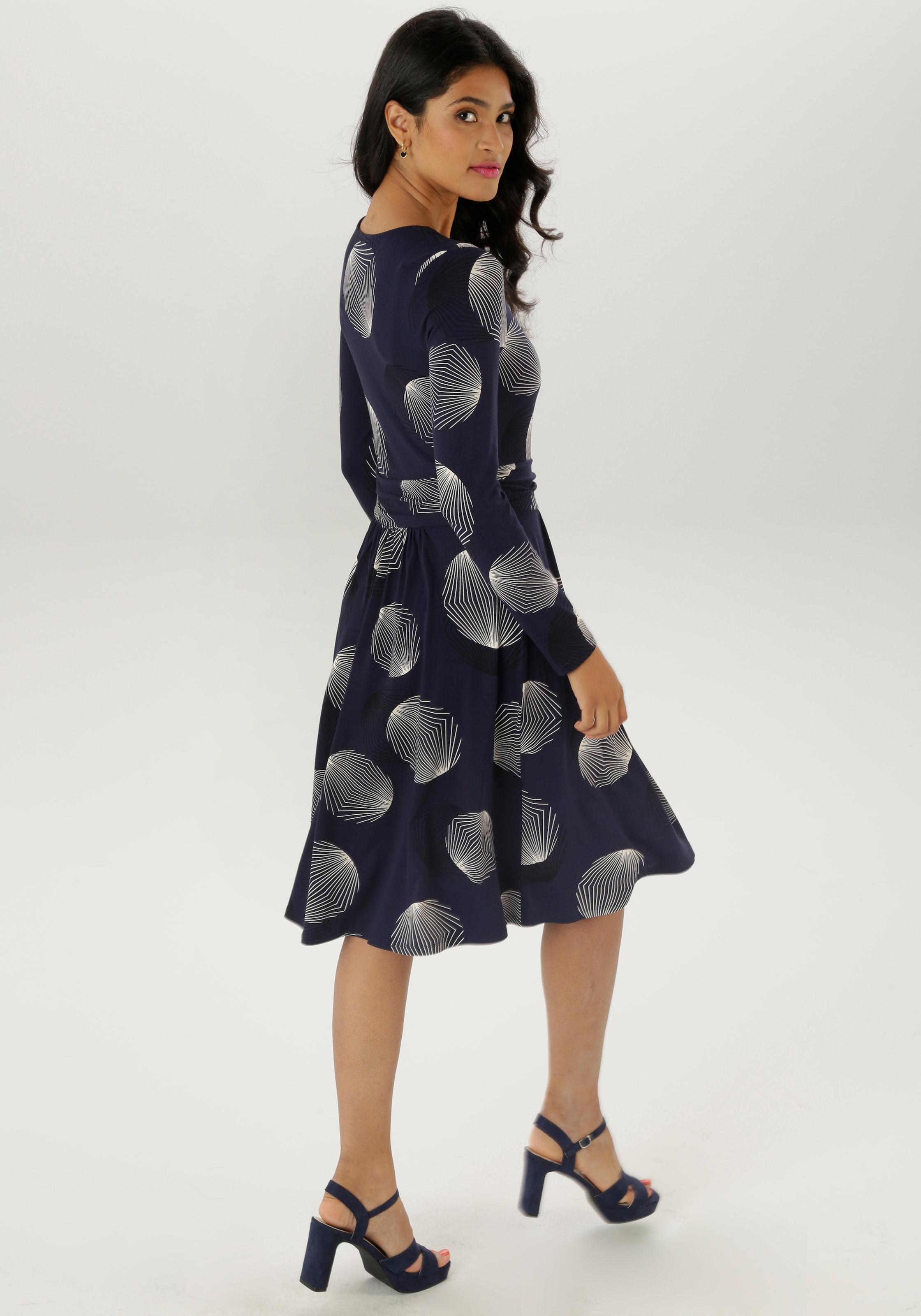 Aniston SELECTED Jerseykleid, mit figurbetonenden Raffungen in der Taille