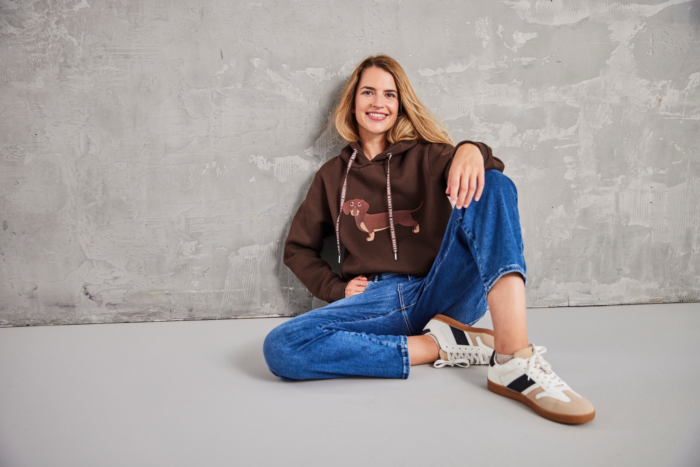 Zwillingsherz Hoodie »"Dackel"«, mit niedlichem Dackel-Motiv gestickt