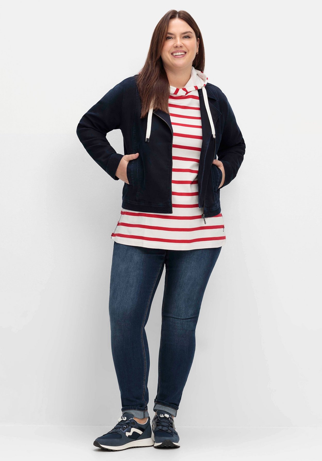 Sheego Jeansjacke »Jeansjacke im Bikerstil, aus Sweatdenim«, ohne Kapuze, im Bikerstil, aus Sweatdenim