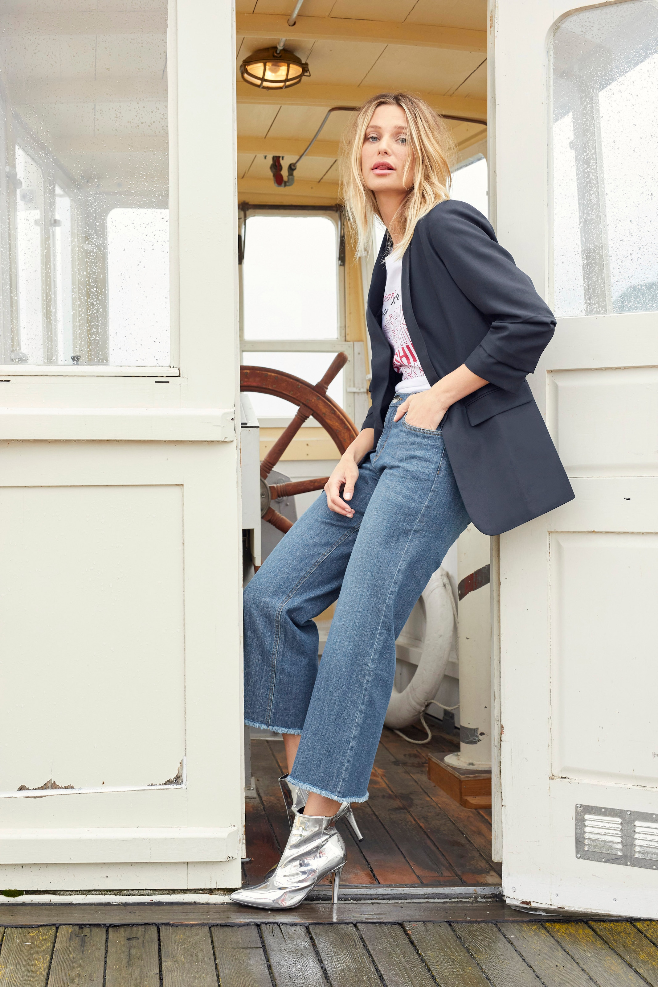 Aniston CASUAL 7/8-Jeans, mit leicht ausgefranstem Beinabschluss