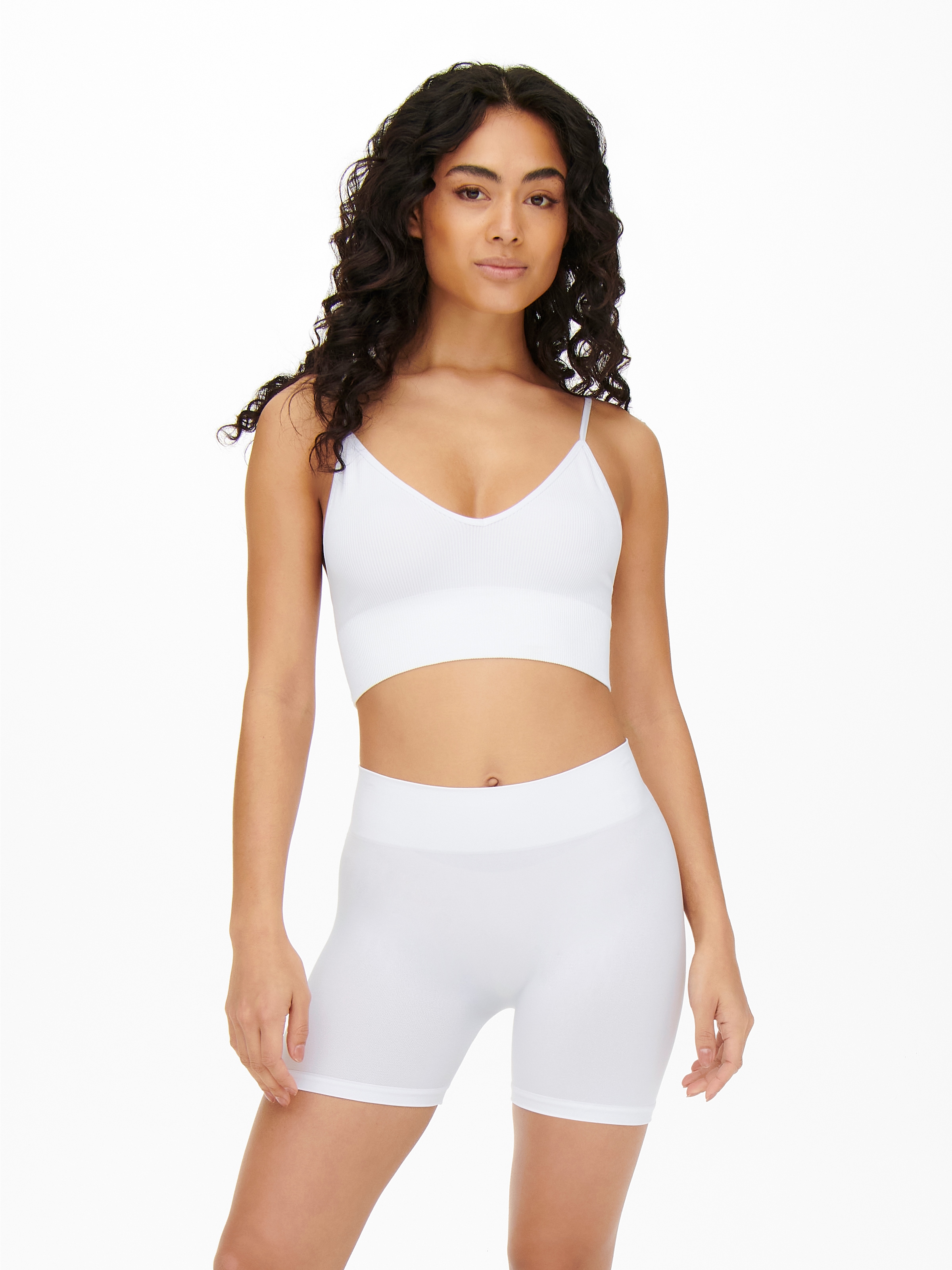 ONLY Radlerhose »ONLVICKY – Nahtlose Shorts mit elastischem Bund für optimalen Sitz«, sehr figurbetont, Jersey, Kunstfaser, Stretch, unifarben