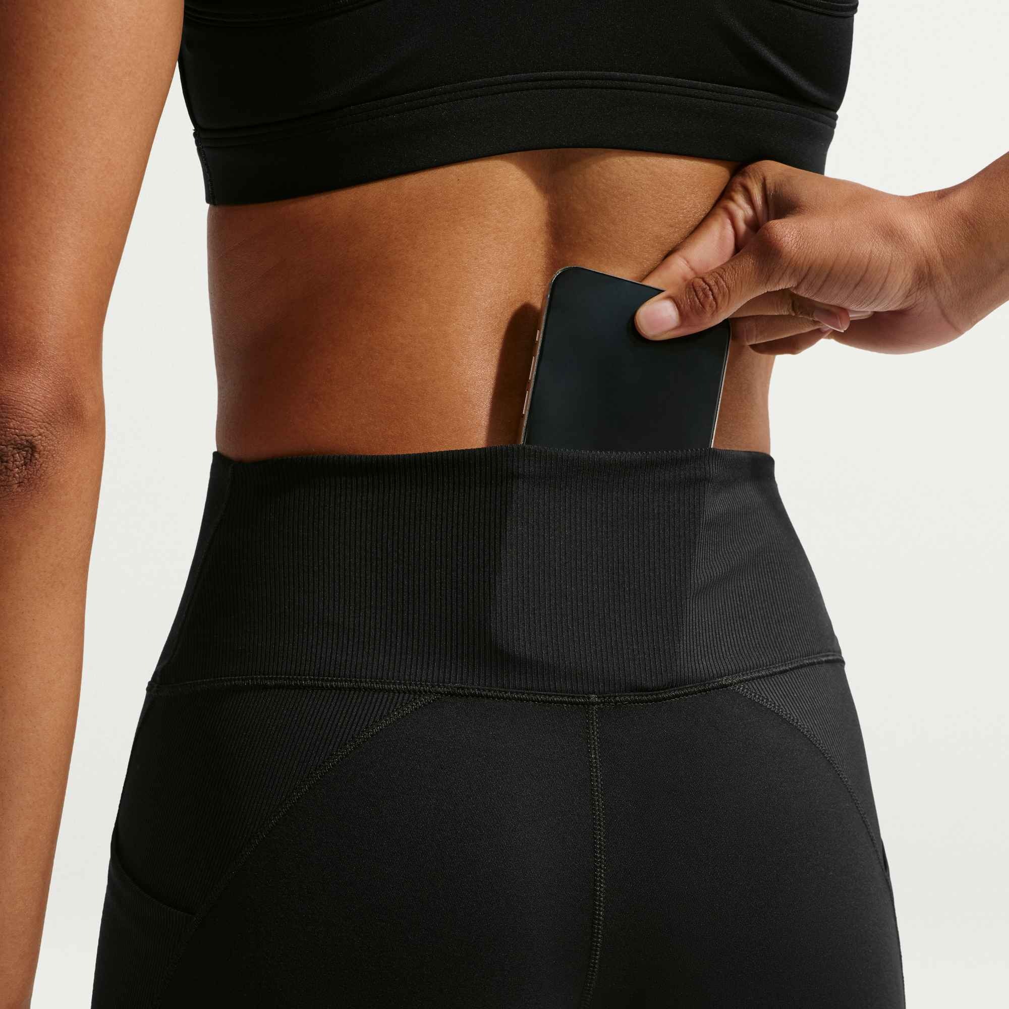 Nike Trainingsshorts »W NK DF ONE HR 5IN SHORT B«  mit Dri-FIT-Technologie, schnell trocknendes Material