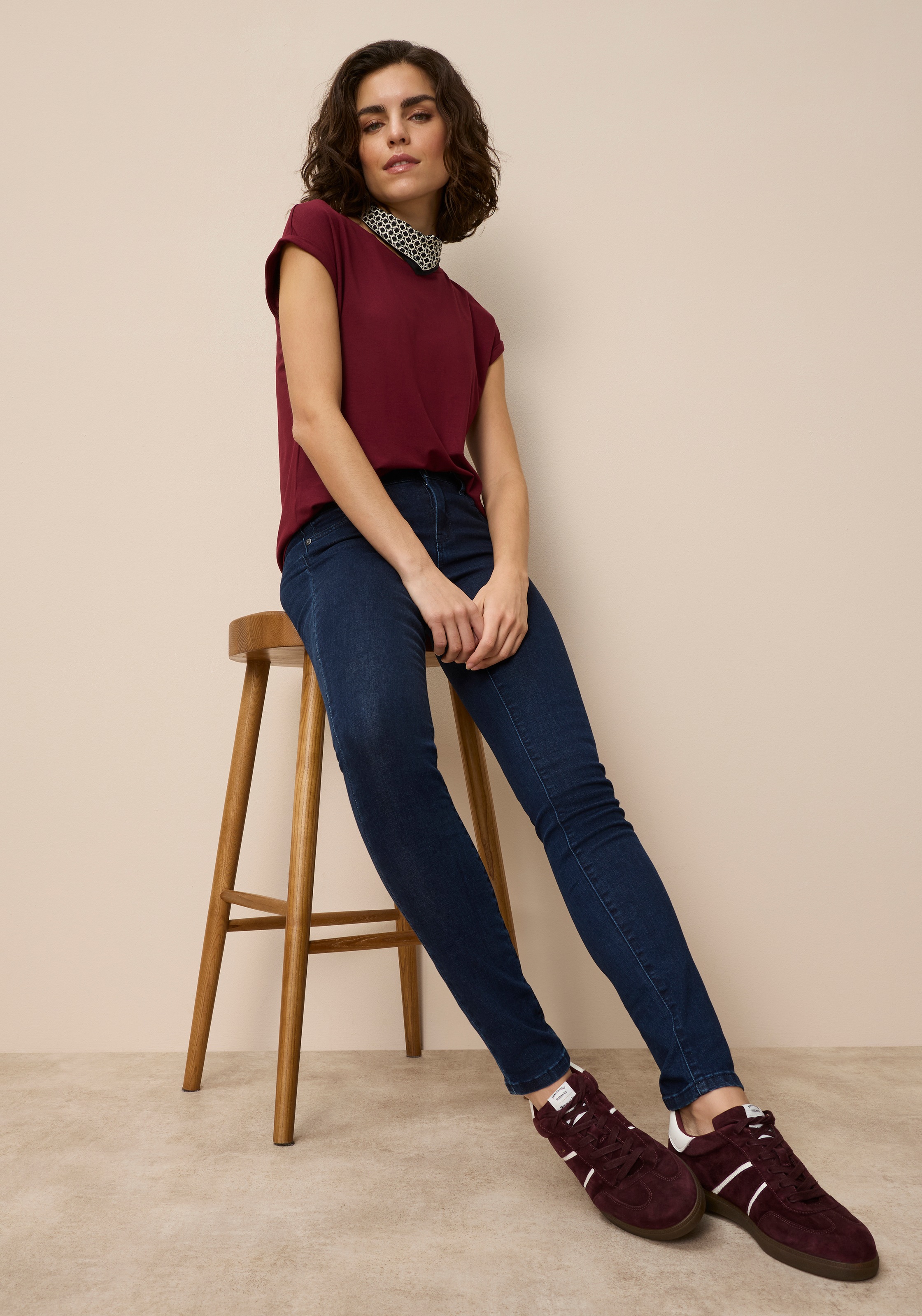 Tamaris Skinny-fit-Jeans »aus bequemen Stretch-Denim« schmale Beinweite, mit Gürtelschlaufenbund, mit Metallreißverschluss