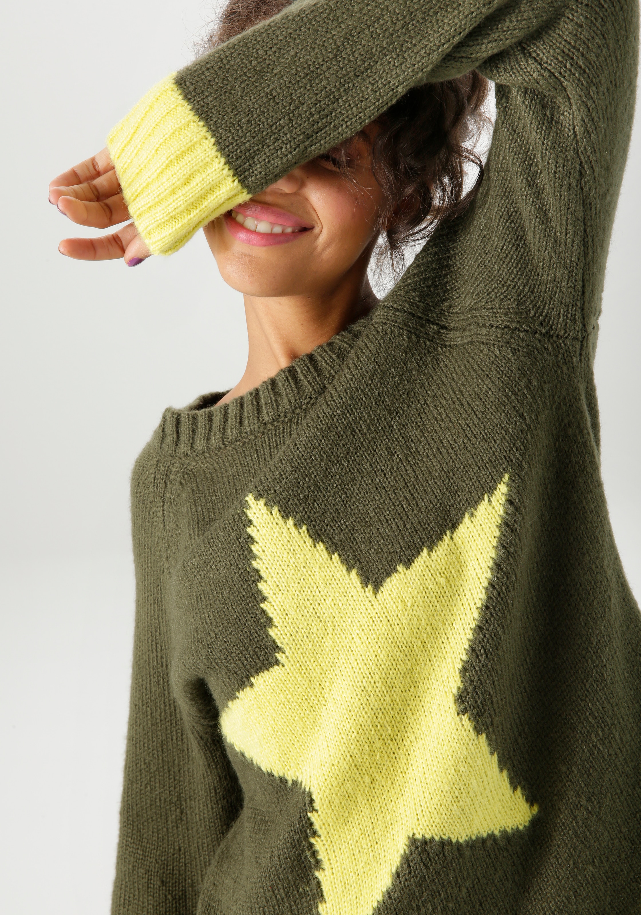 Aniston CASUAL Strickpullover mit großem Stern im Vorderteil