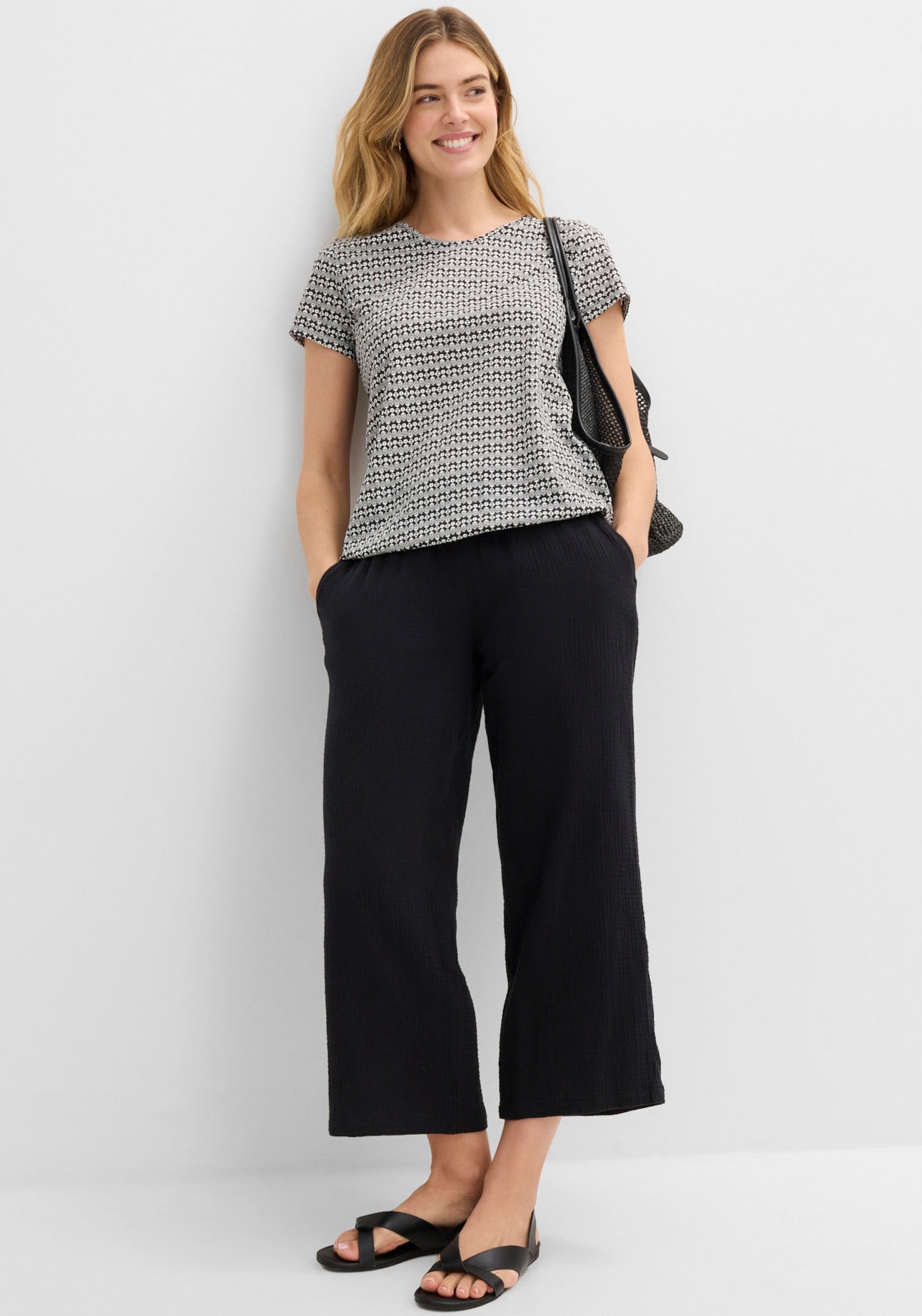 bonprix T-Shirt Loose Fit, Kurzarm, mit elastischen Bündchen, mit All-Over Print