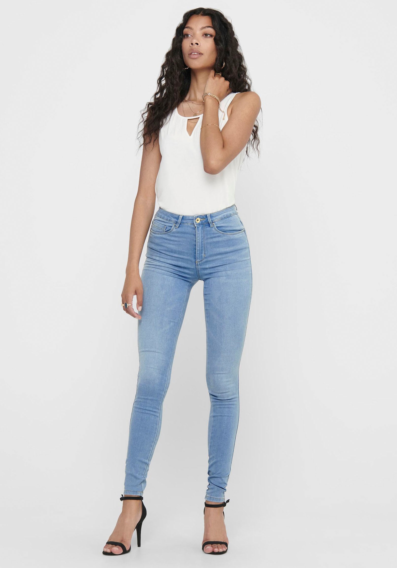 Only Damen High-waist-Jeans »ONLROYAL – Skinny-Jeans mit hoher Taille und Abriebeffekt« skinny fit in blau, Größe XS (34)