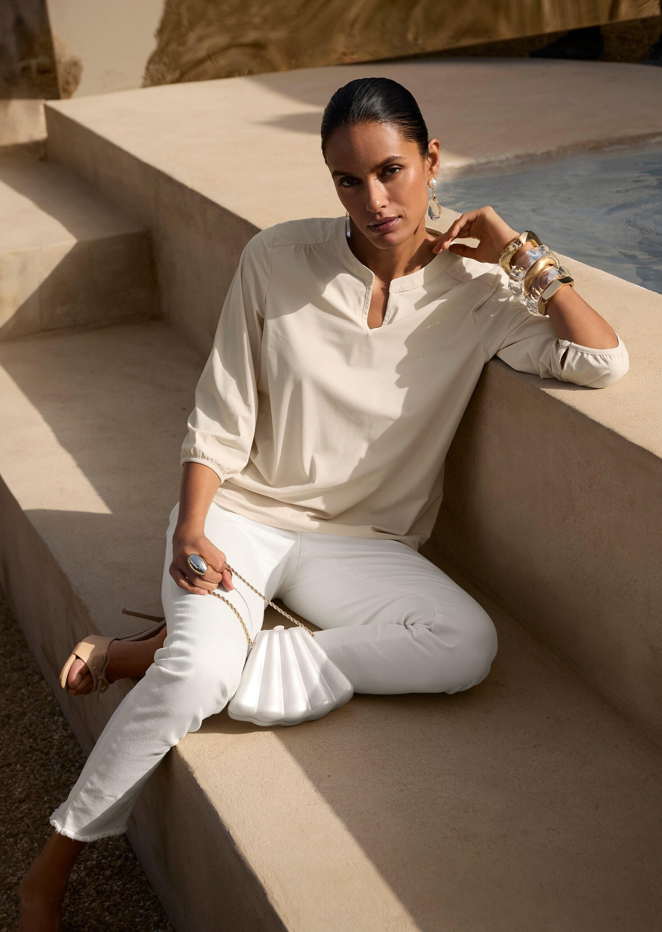 MADELEINE Kurzarmbluse »Jerseybluse Elegante Schlupfbluse mit V-Ausschnitt« Bluse mit Rundhalsausschnitt und kleinem V-Ausschnitt